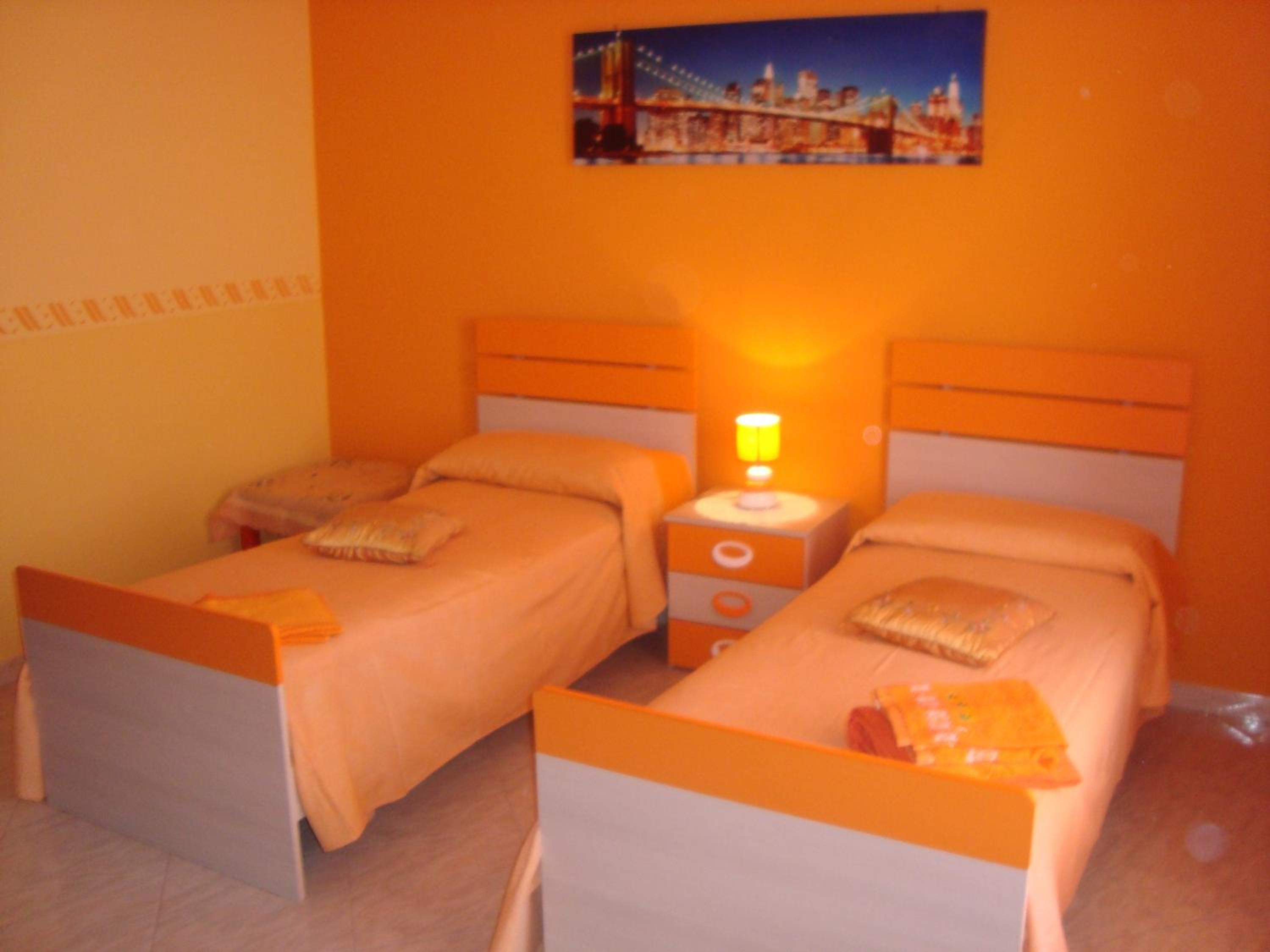 Large Double Room - Photo 1