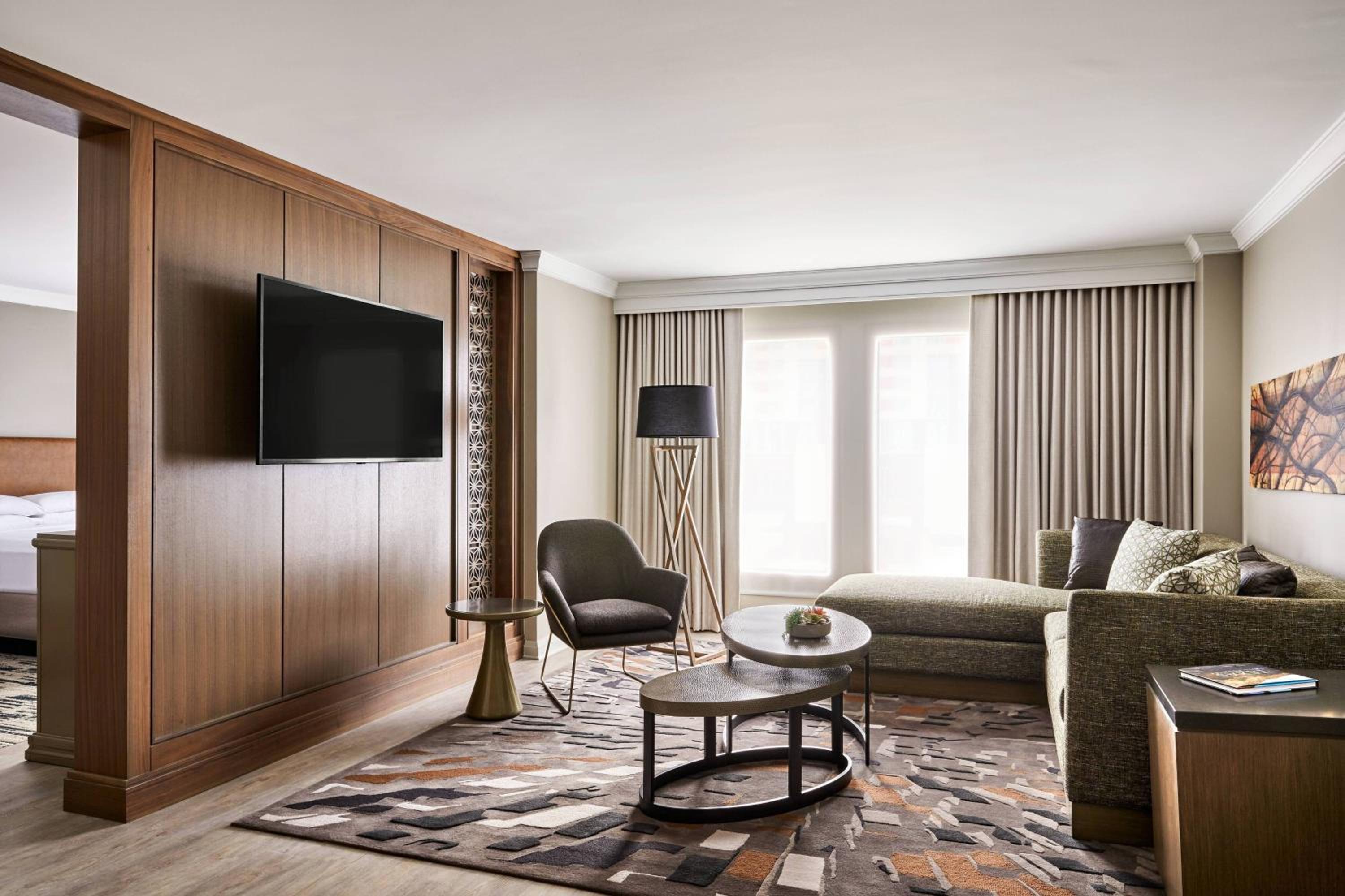 One-Bedroom Queen Suite with Two Queen Beds - Photo 3
