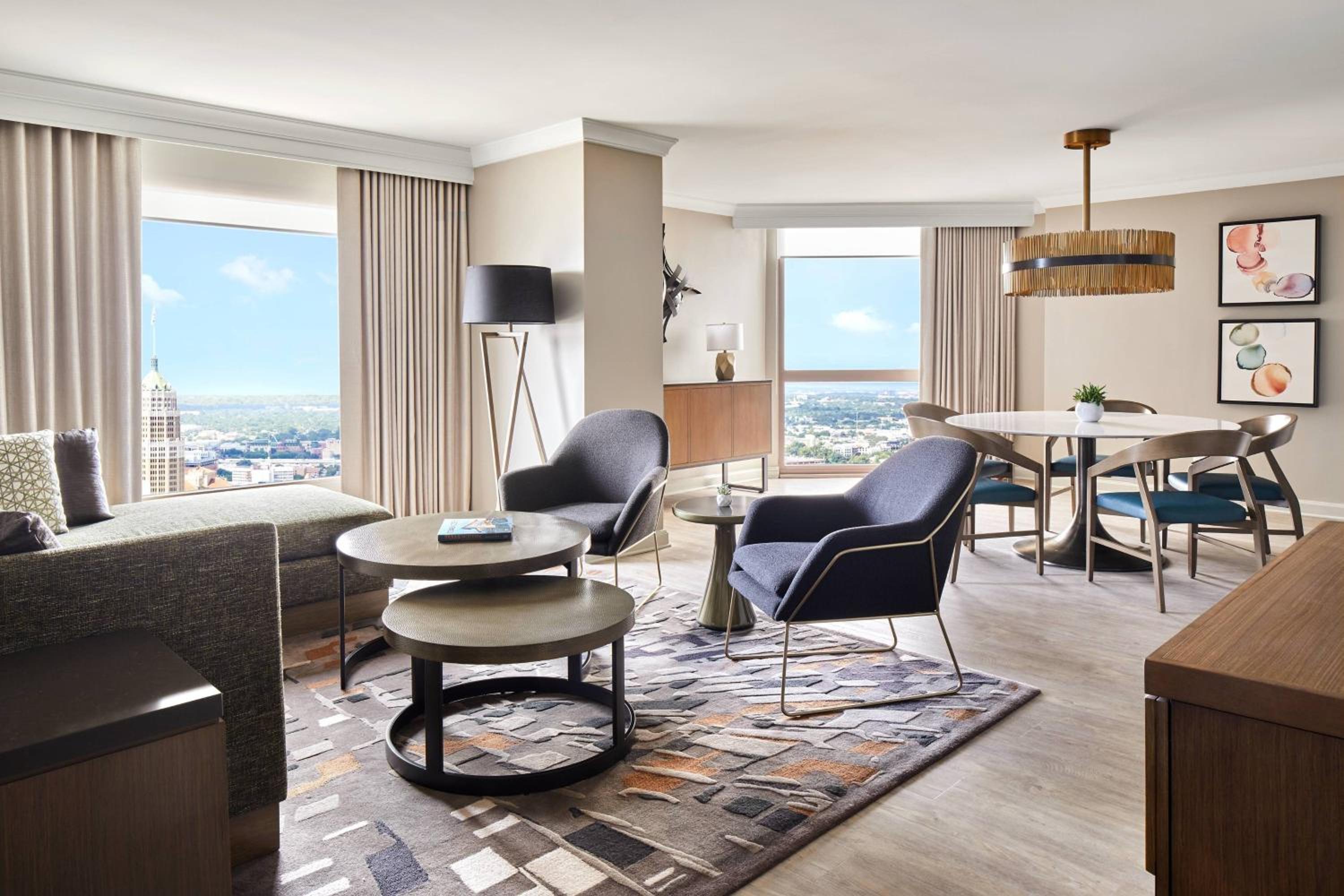 One-Bedroom Commander King Suite