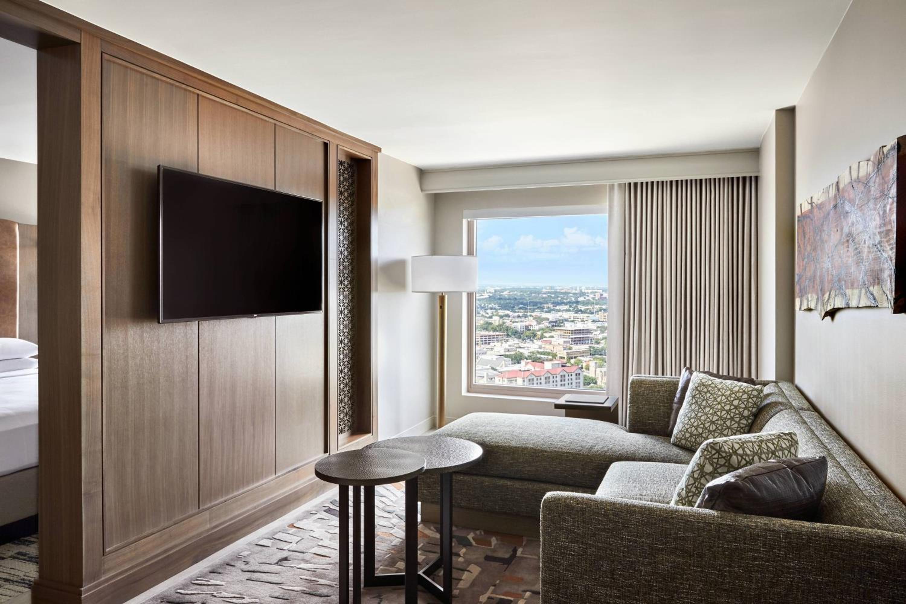 Junior King Suite - Photo 3
