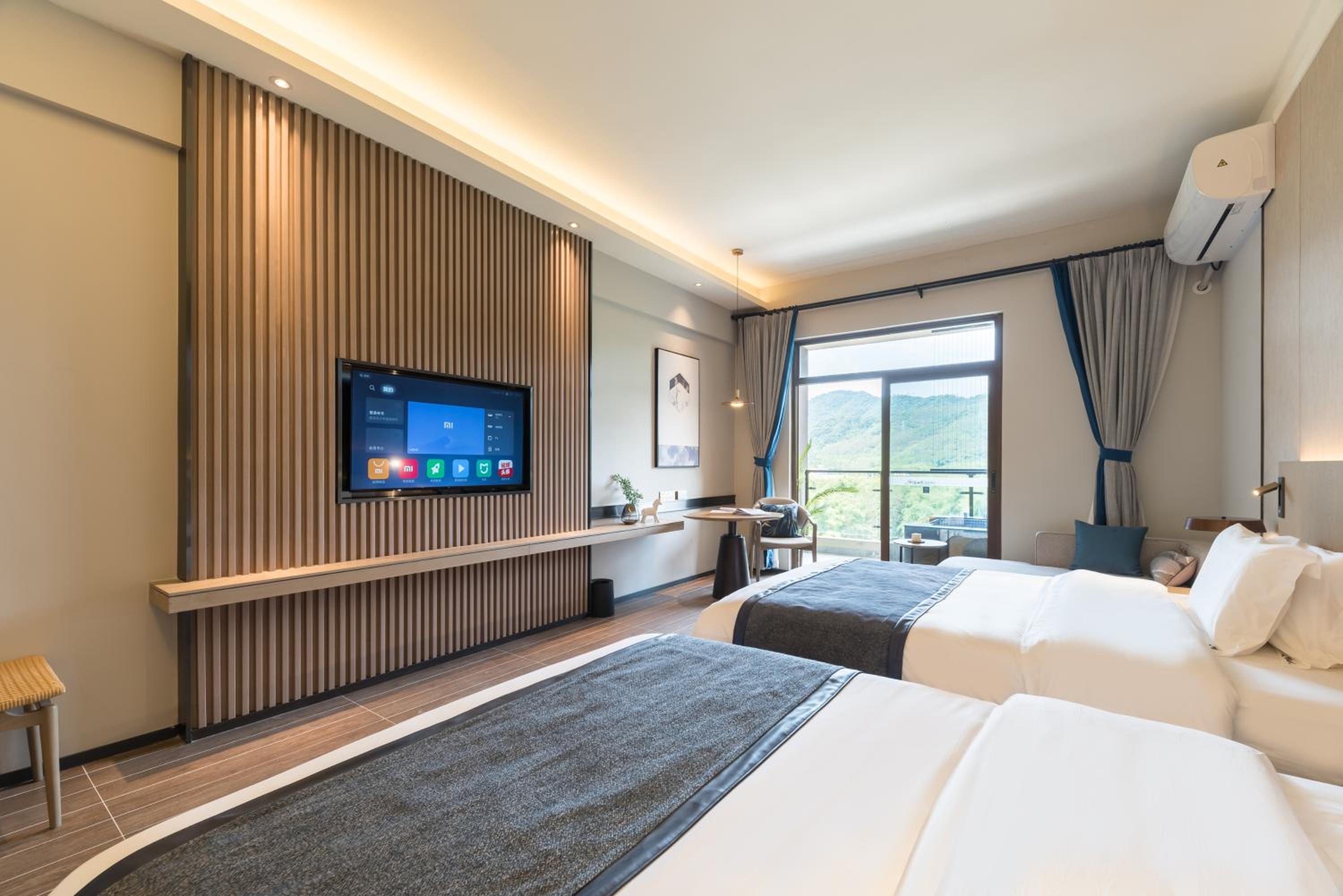 Twin Room With Mountain View photo 2