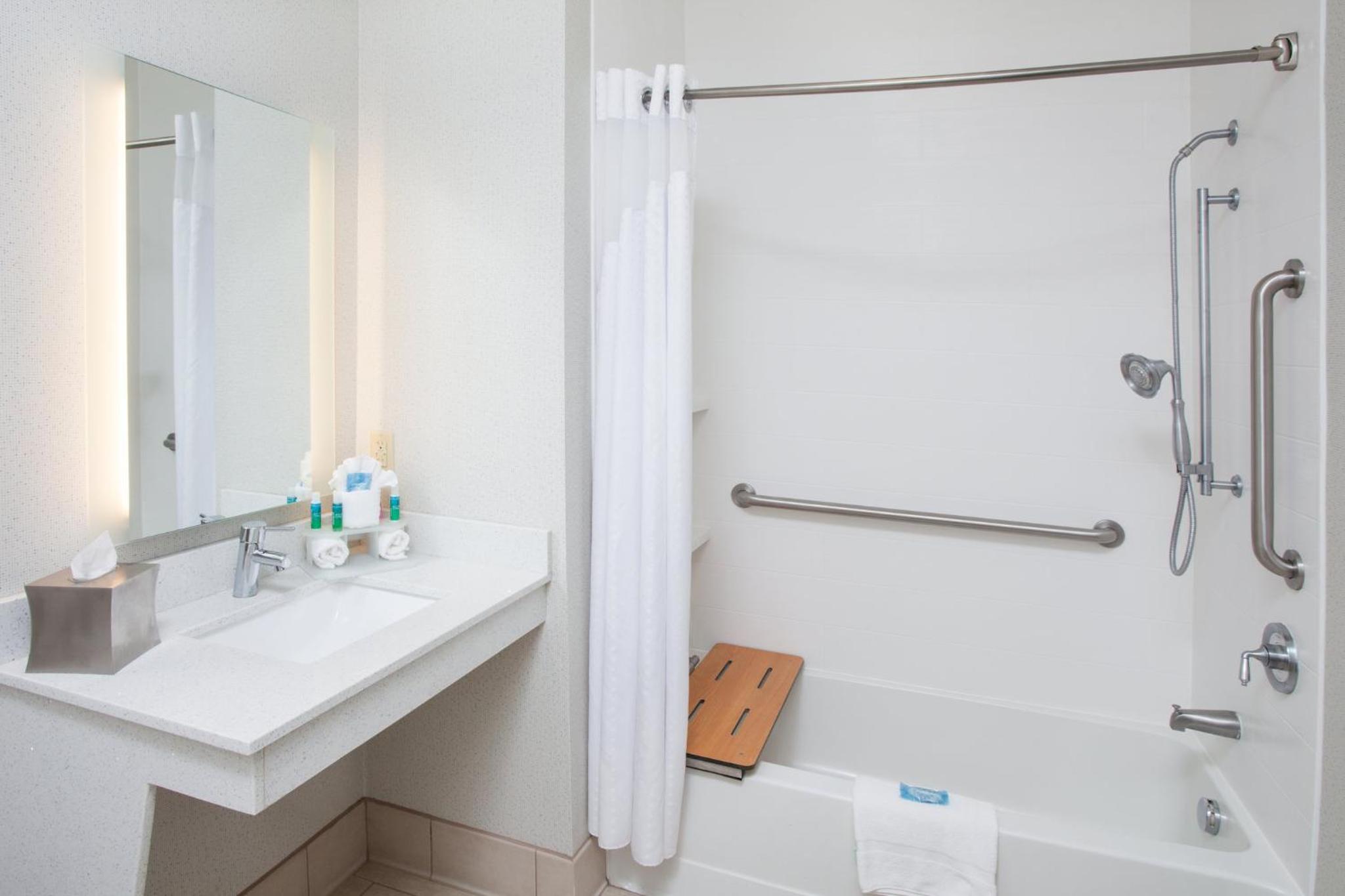 King Suite with Mobility Accessible Tub - Photo 2