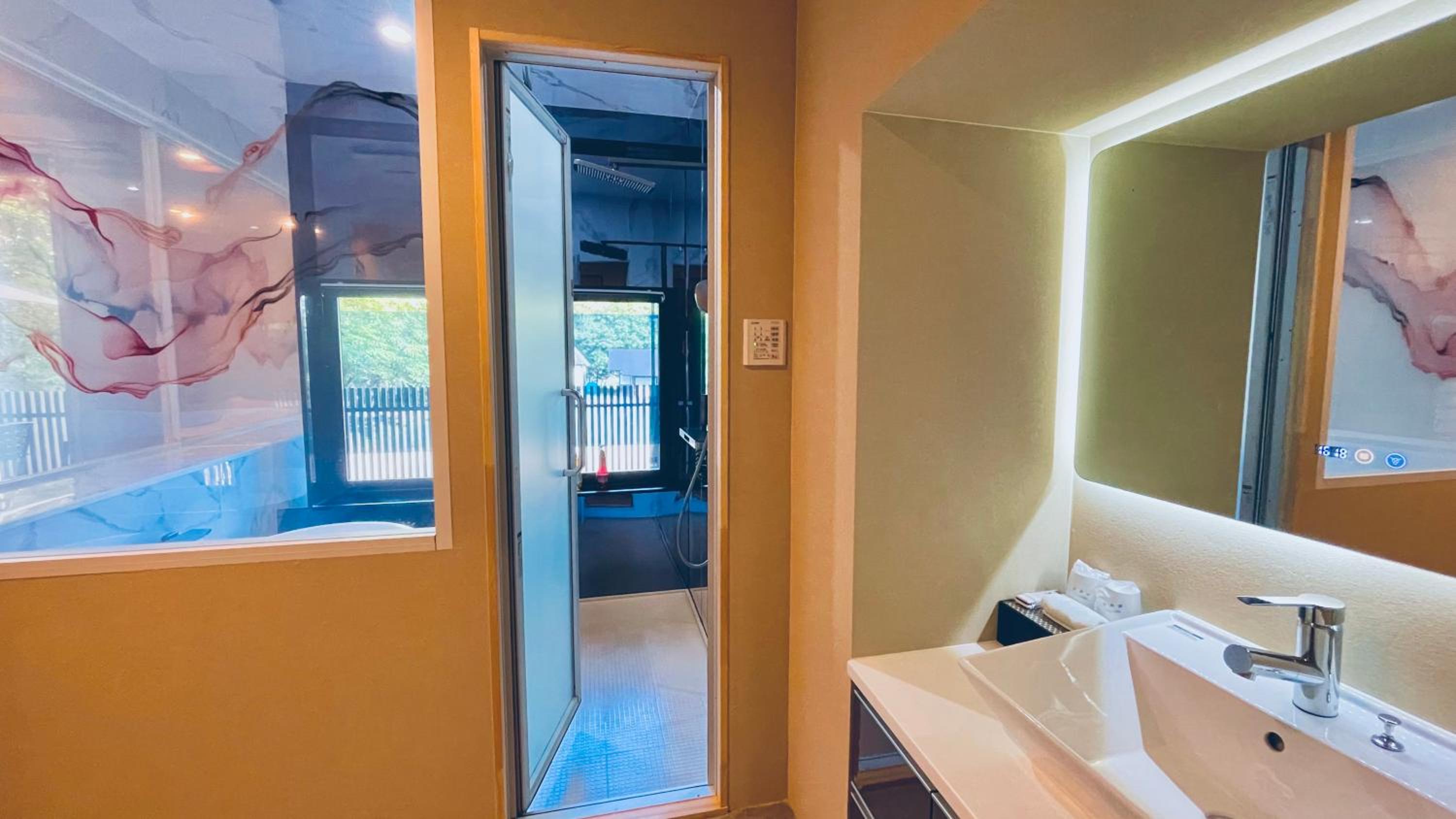 Quadruple Room with Private Bathroom - Photo 2