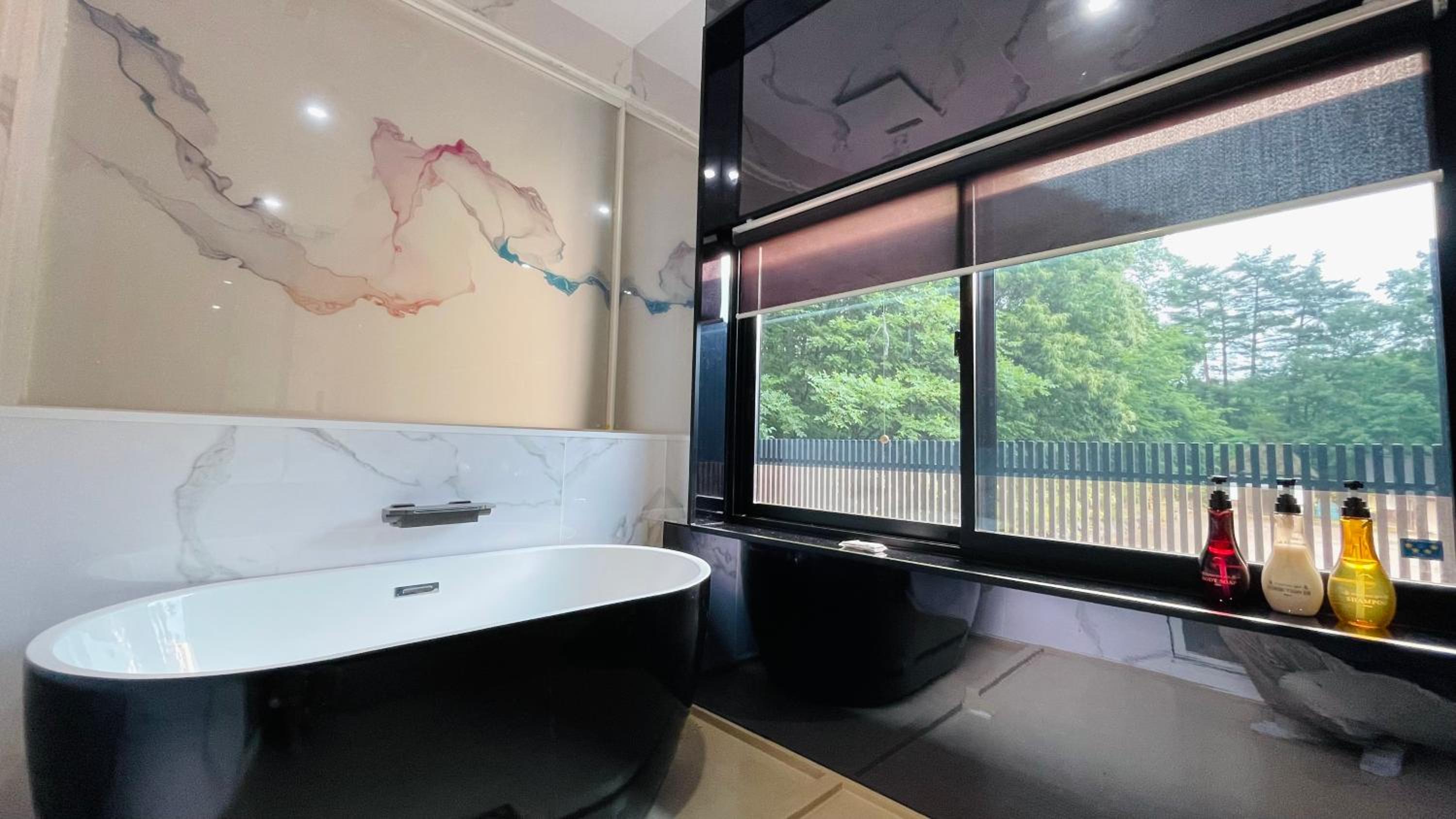 Quadruple Room with Private Bathroom - Photo 12