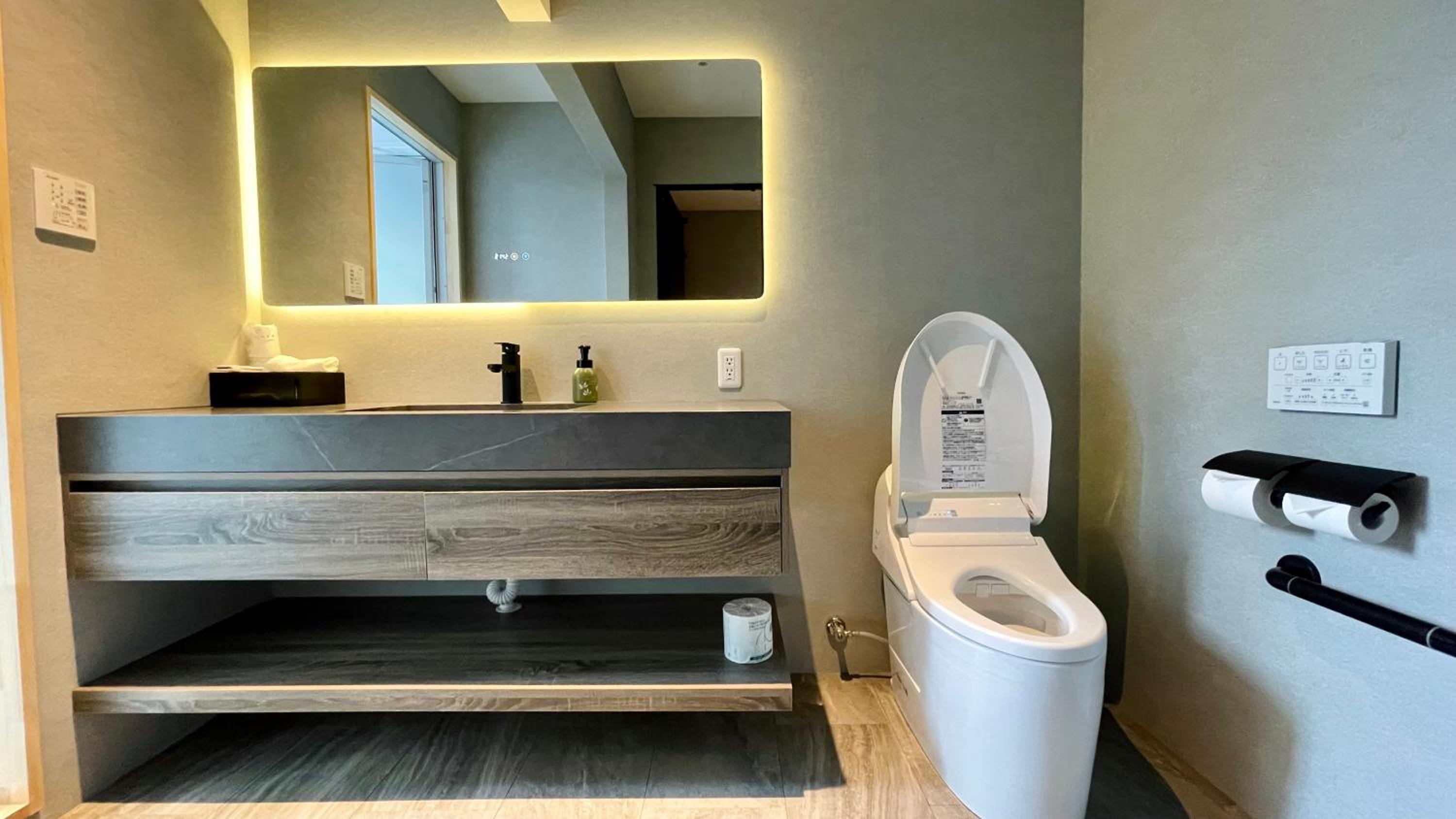 Quadruple Room with Private Bathroom - Photo 5