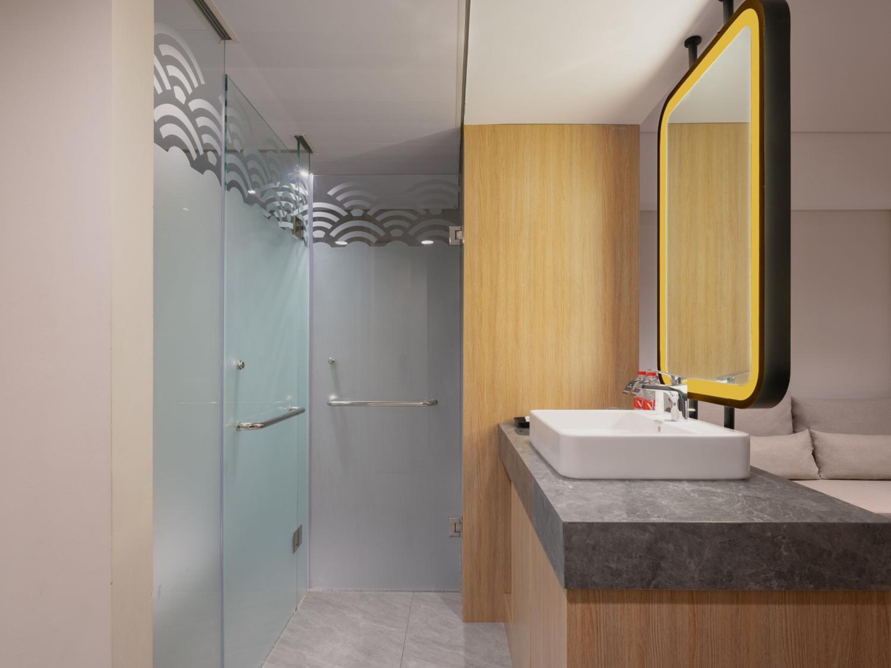 King Suite - Photo 2