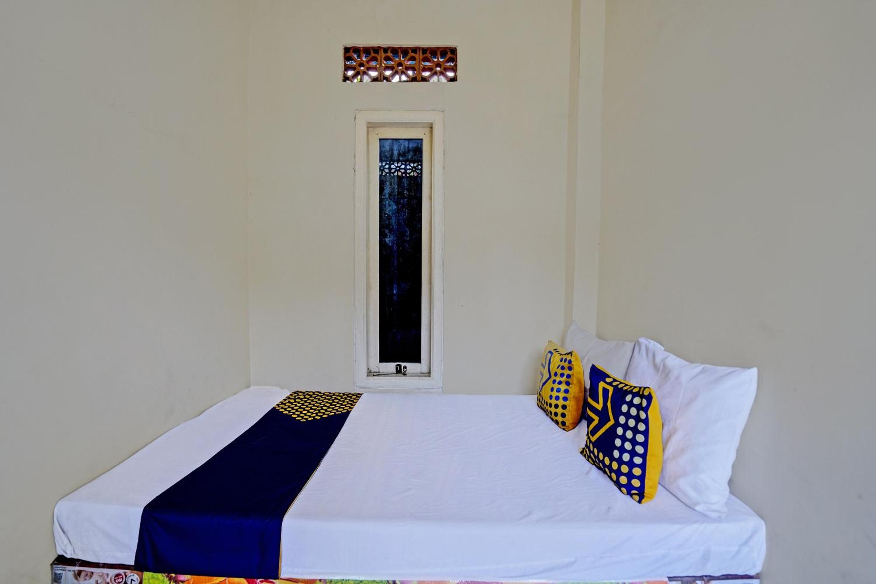 Budget Double Room - Photo 5