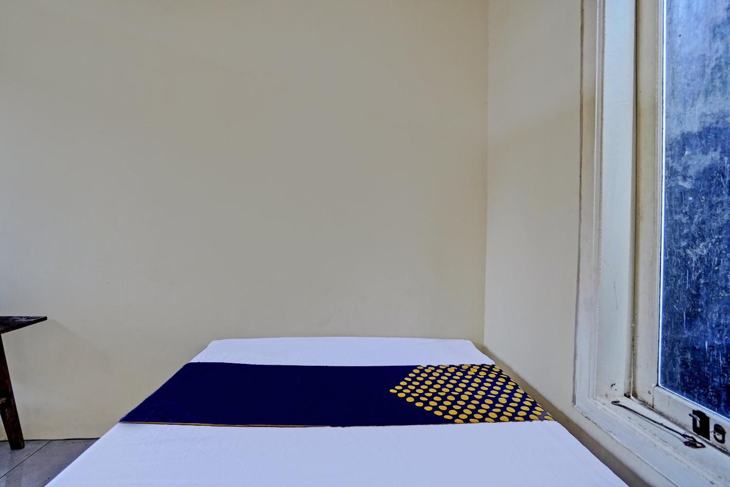 Budget Double Room - Photo 4