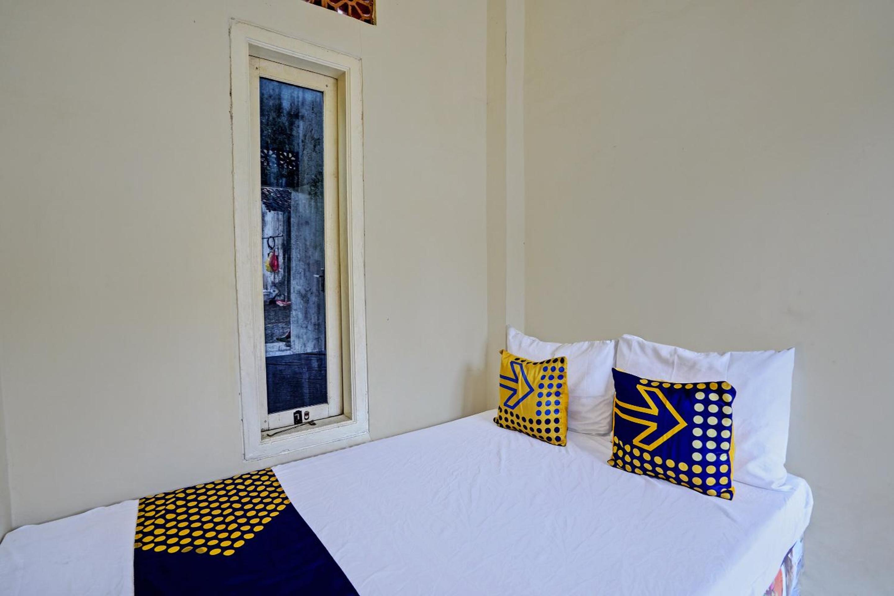 Budget Double Room - Photo 3