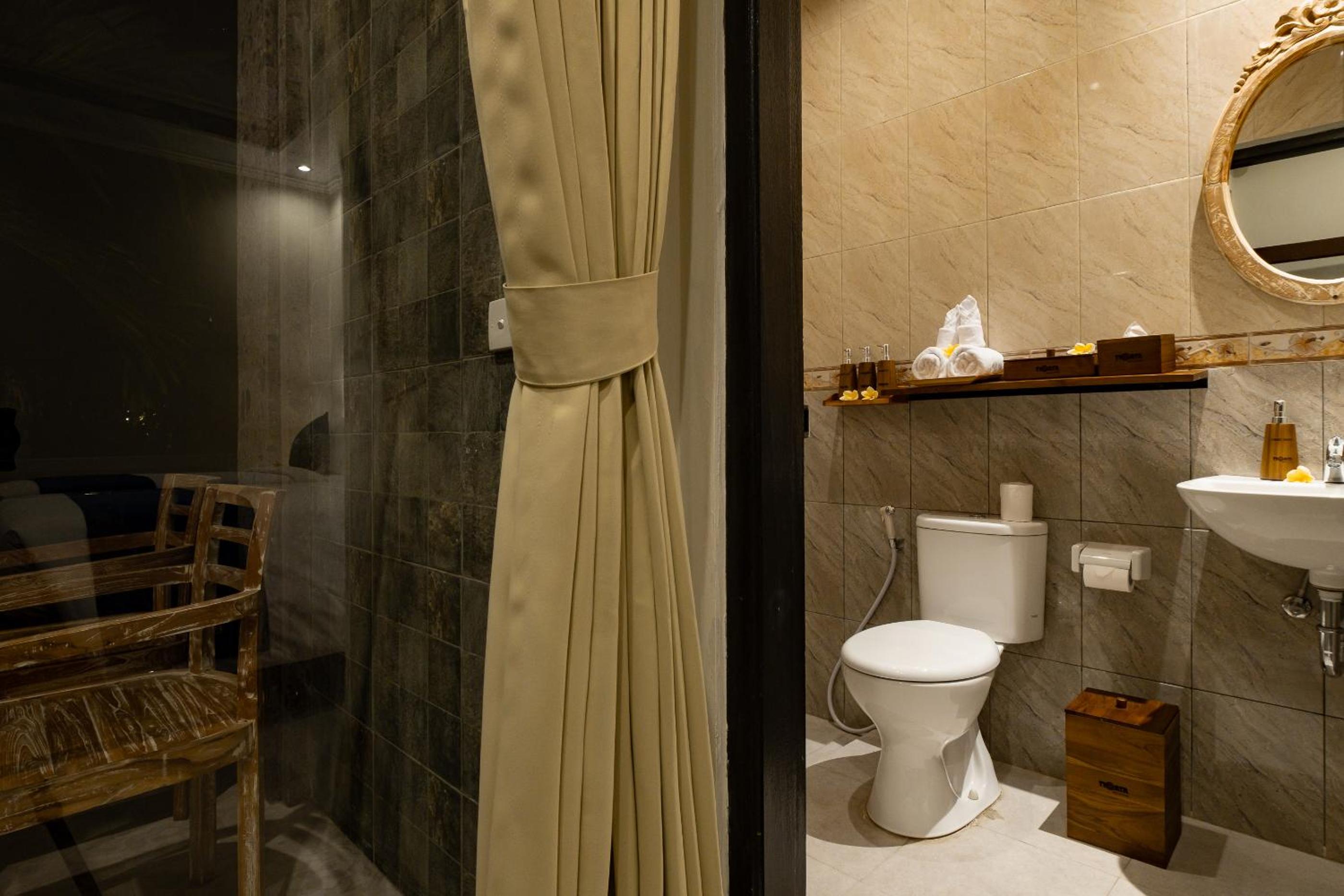 Deluxe Double Room - Photo 18