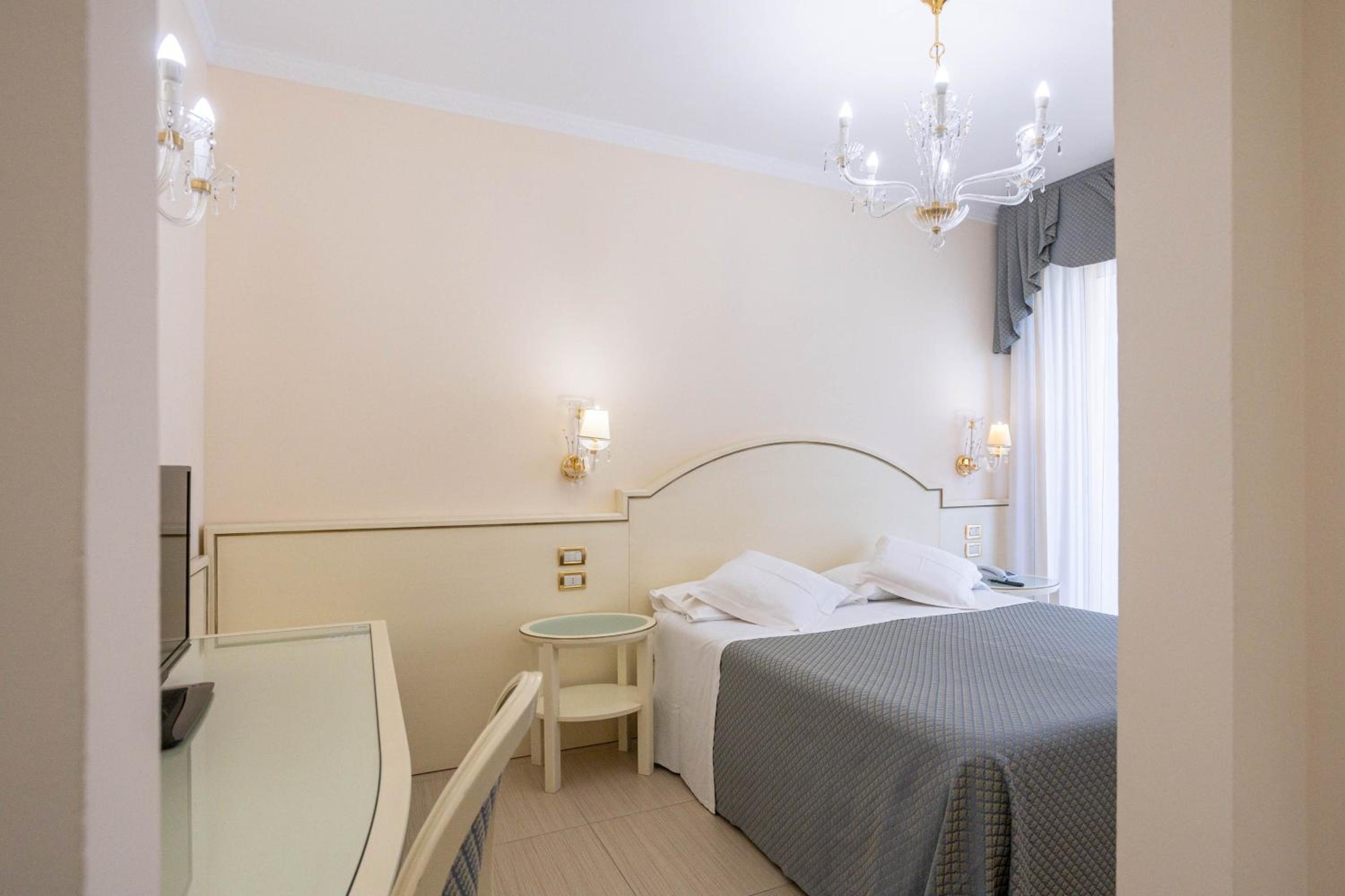 Deluxe King Room photo 1