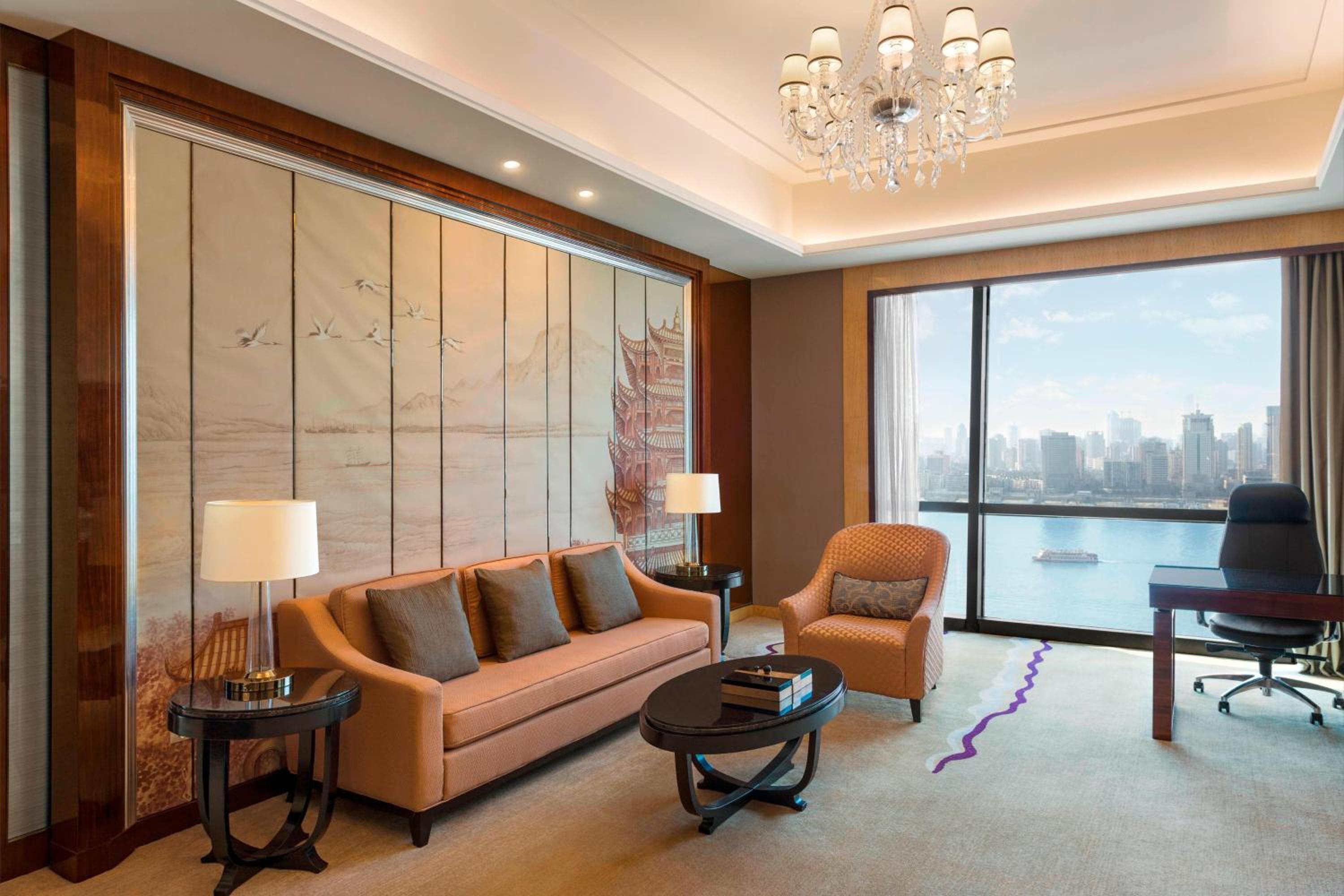Executive Suite With Happy Hour