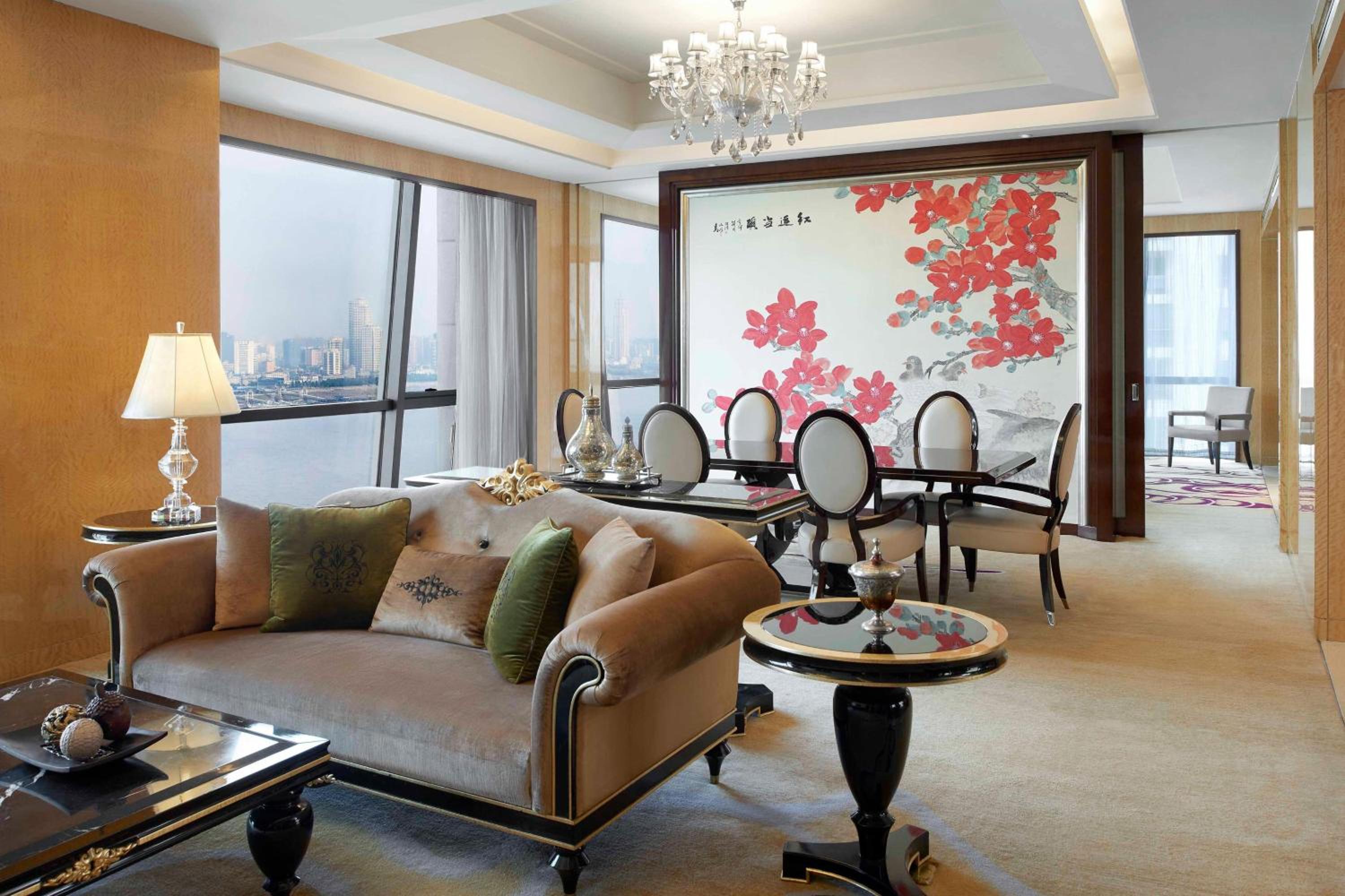 Renewal Suite Non-Smoking with Happy Hour
