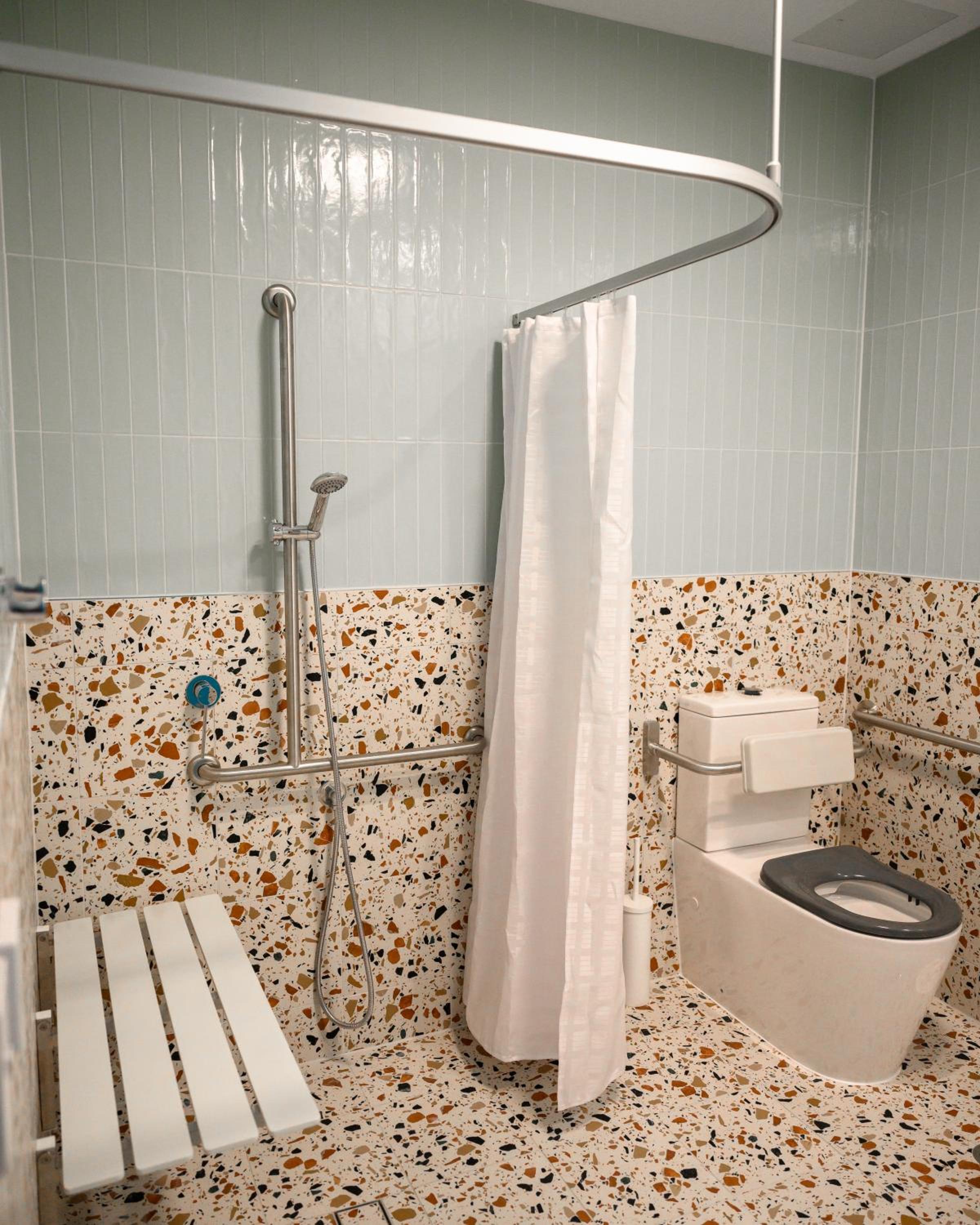 King Room - Disability Access photo 2