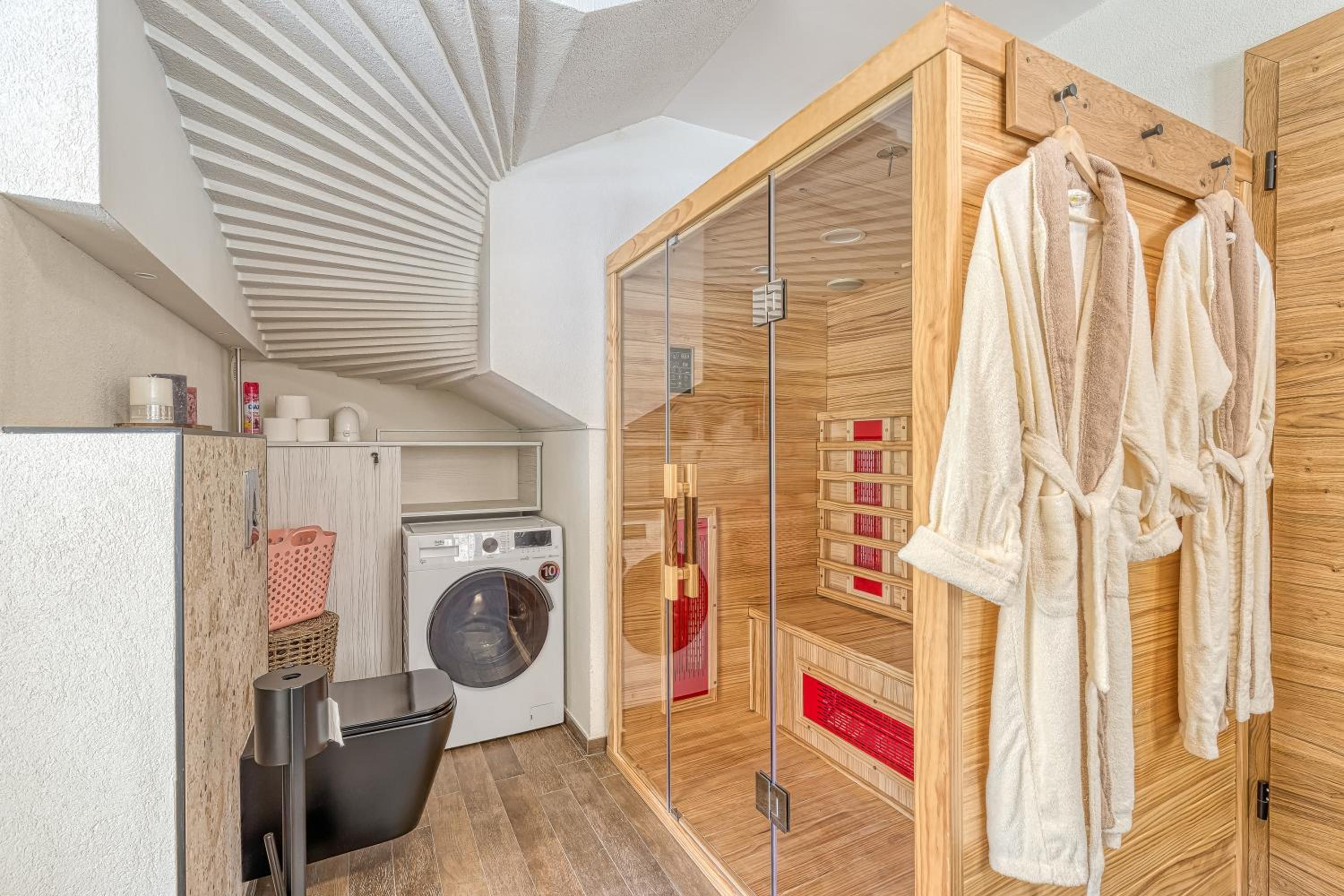 Chalet with Sauna and Jacuzzi 1