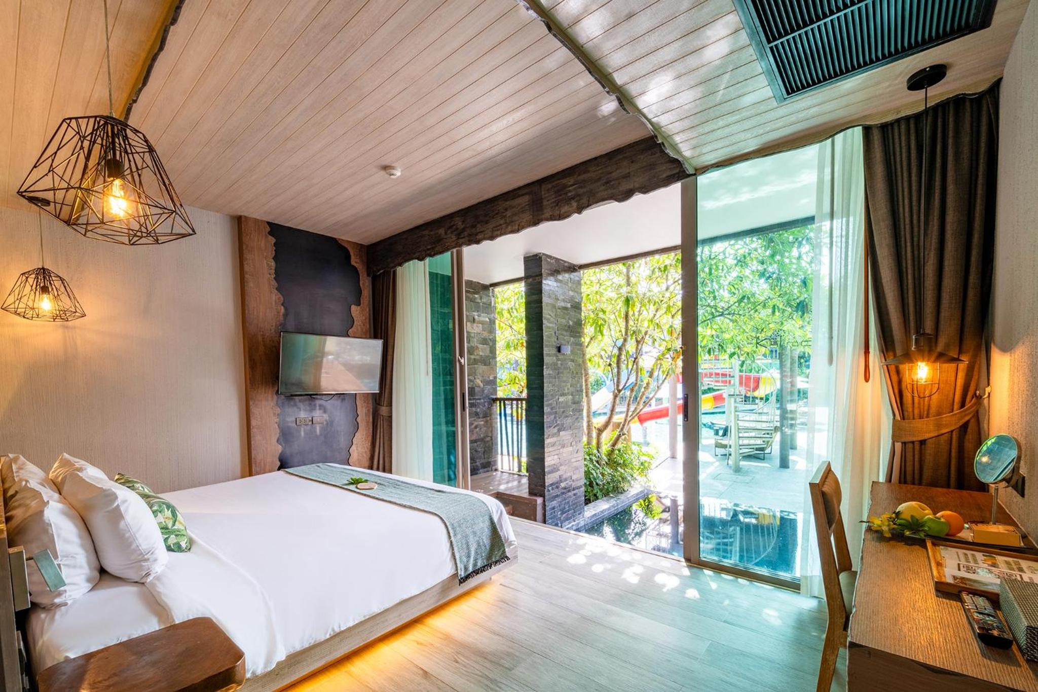 Two-Bedroom Suite with Pool photo 3