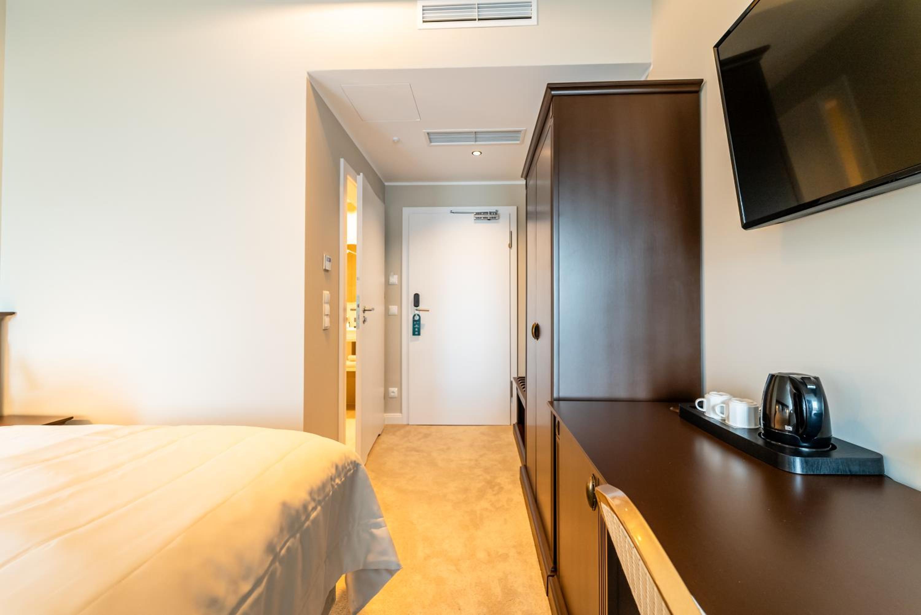 Double Room - Photo 12