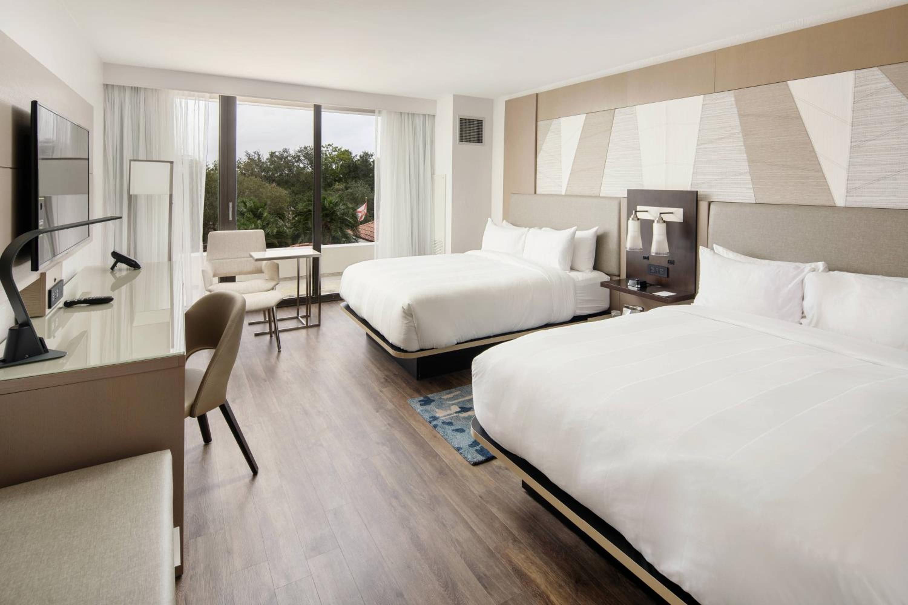Club level, Guest room, 1 King or 2 Queen - Photo 7