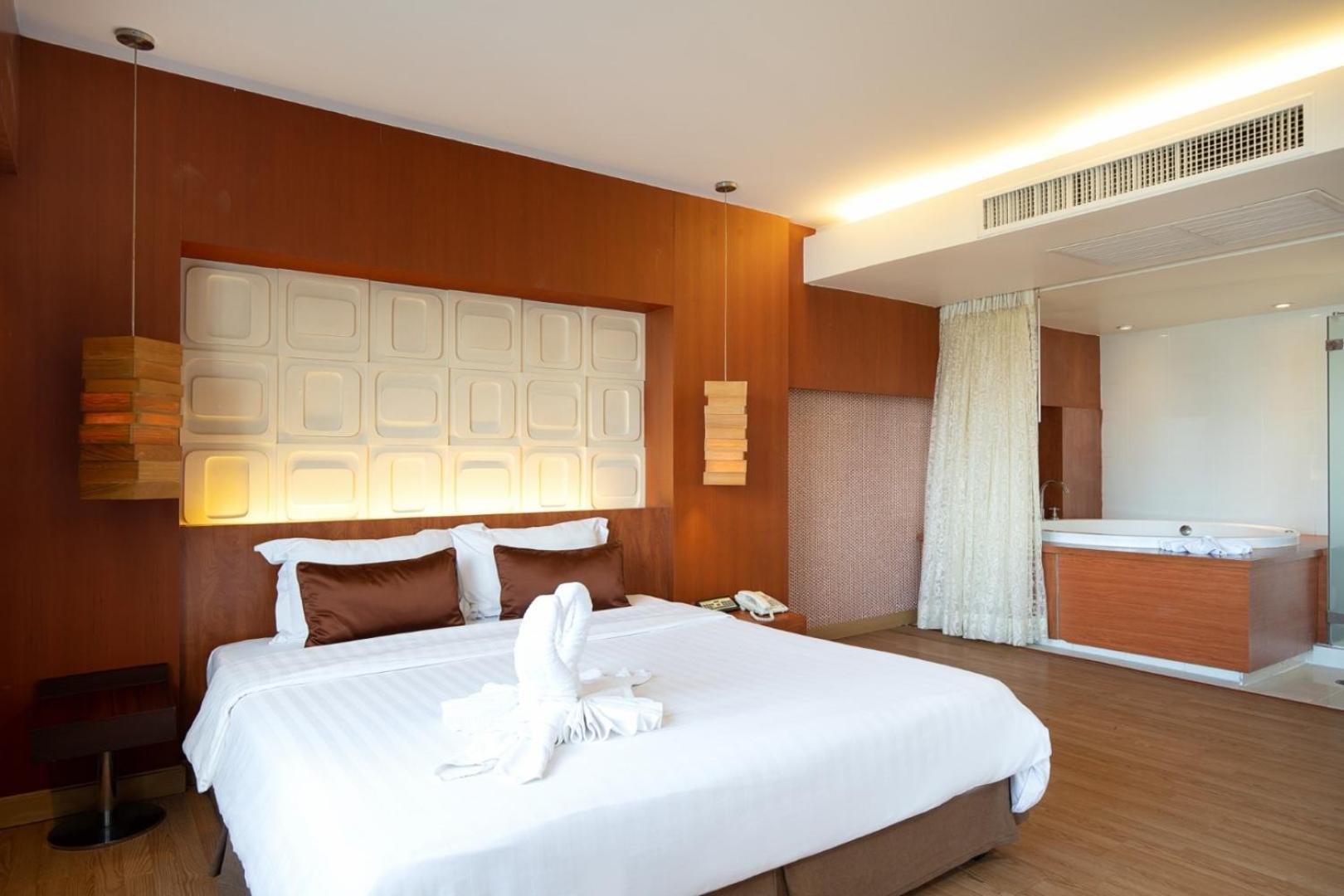 King Suite with Jacuzzi  photo 3