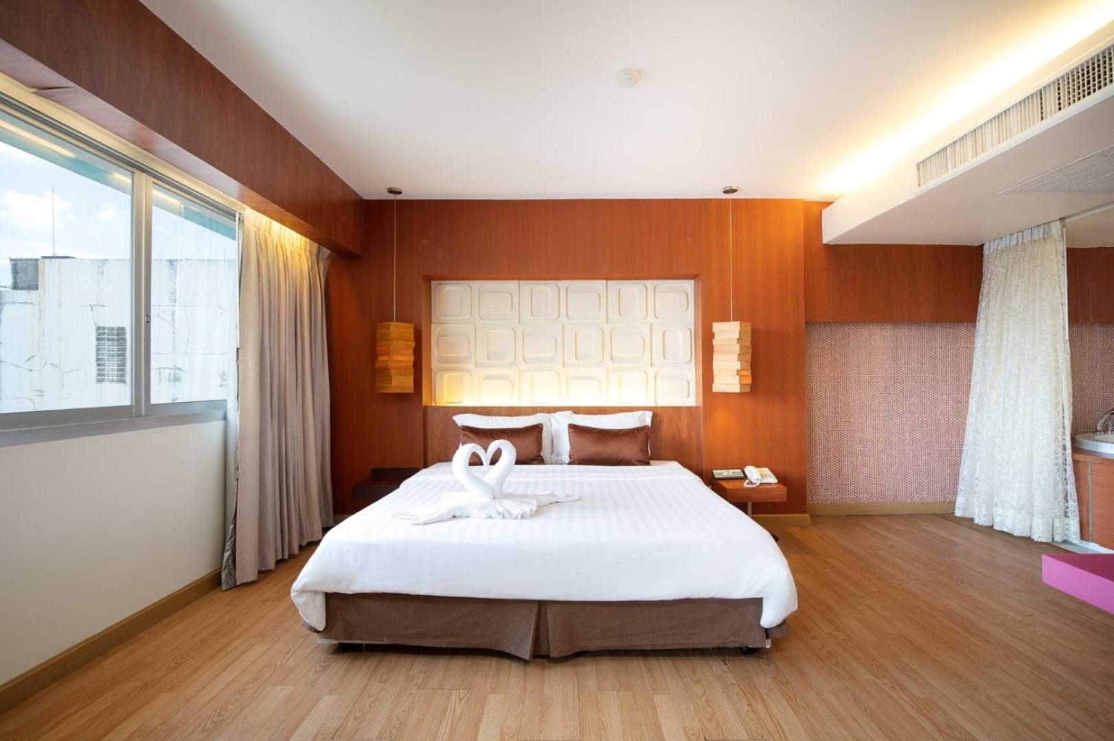 King Suite with Jacuzzi  photo 2