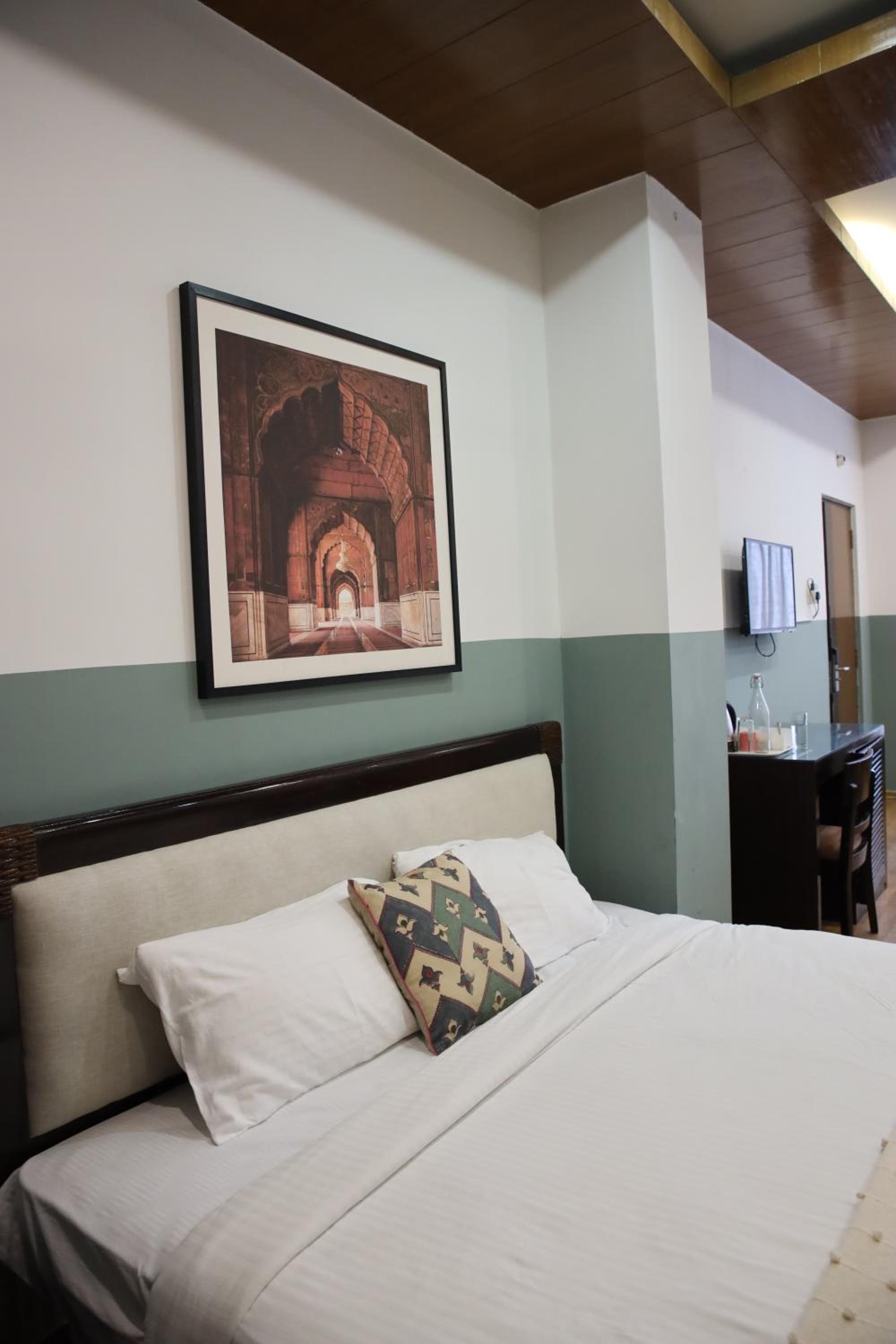 Deluxe Queen Room - Photo 5