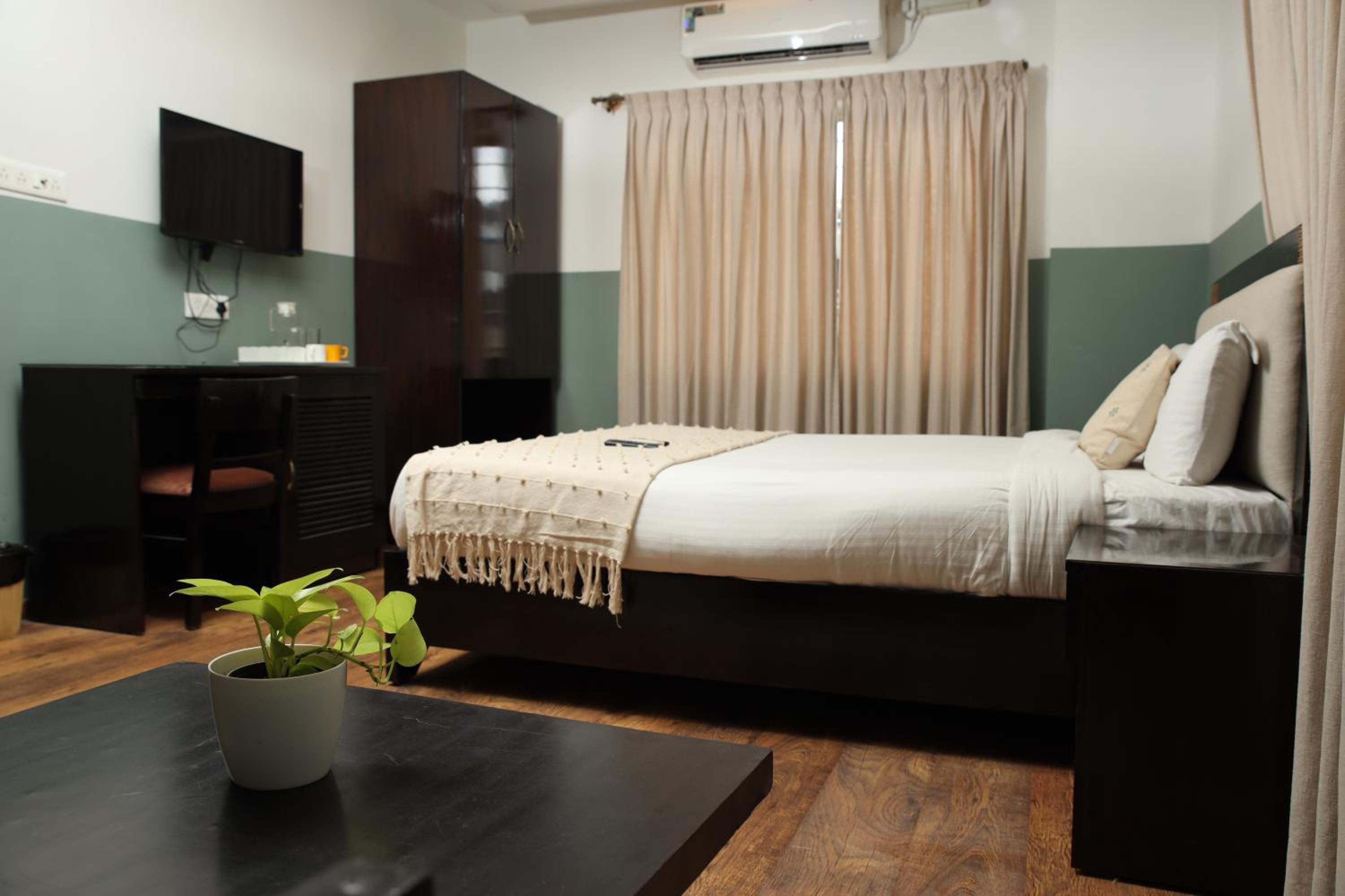 Deluxe Queen Room - Photo 4