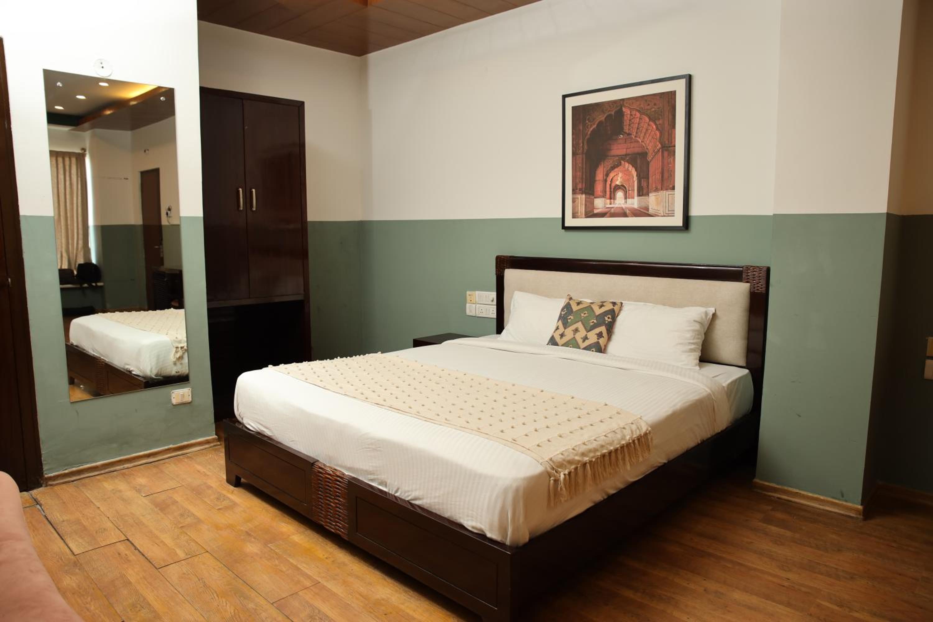 Standard Twin Room - Photo 15