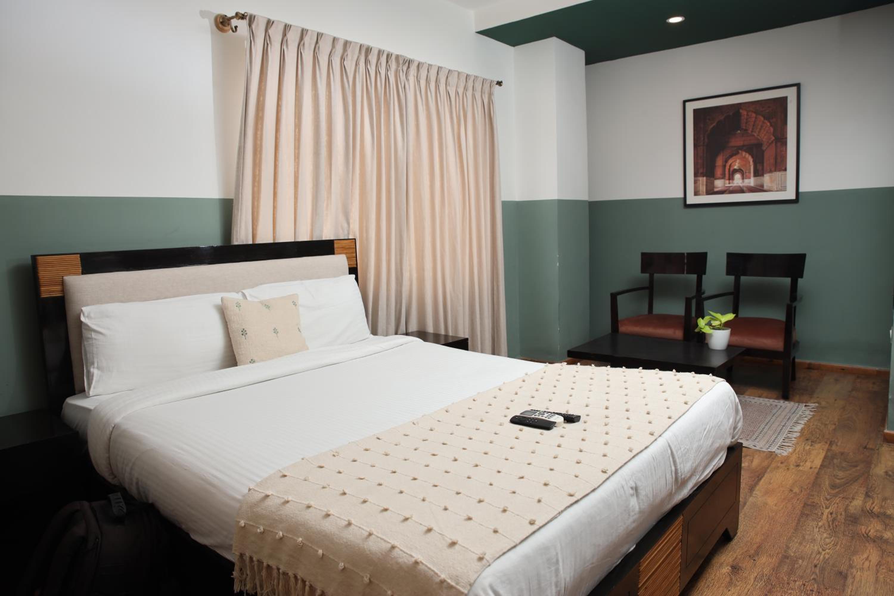 Deluxe Queen Room - Photo 16