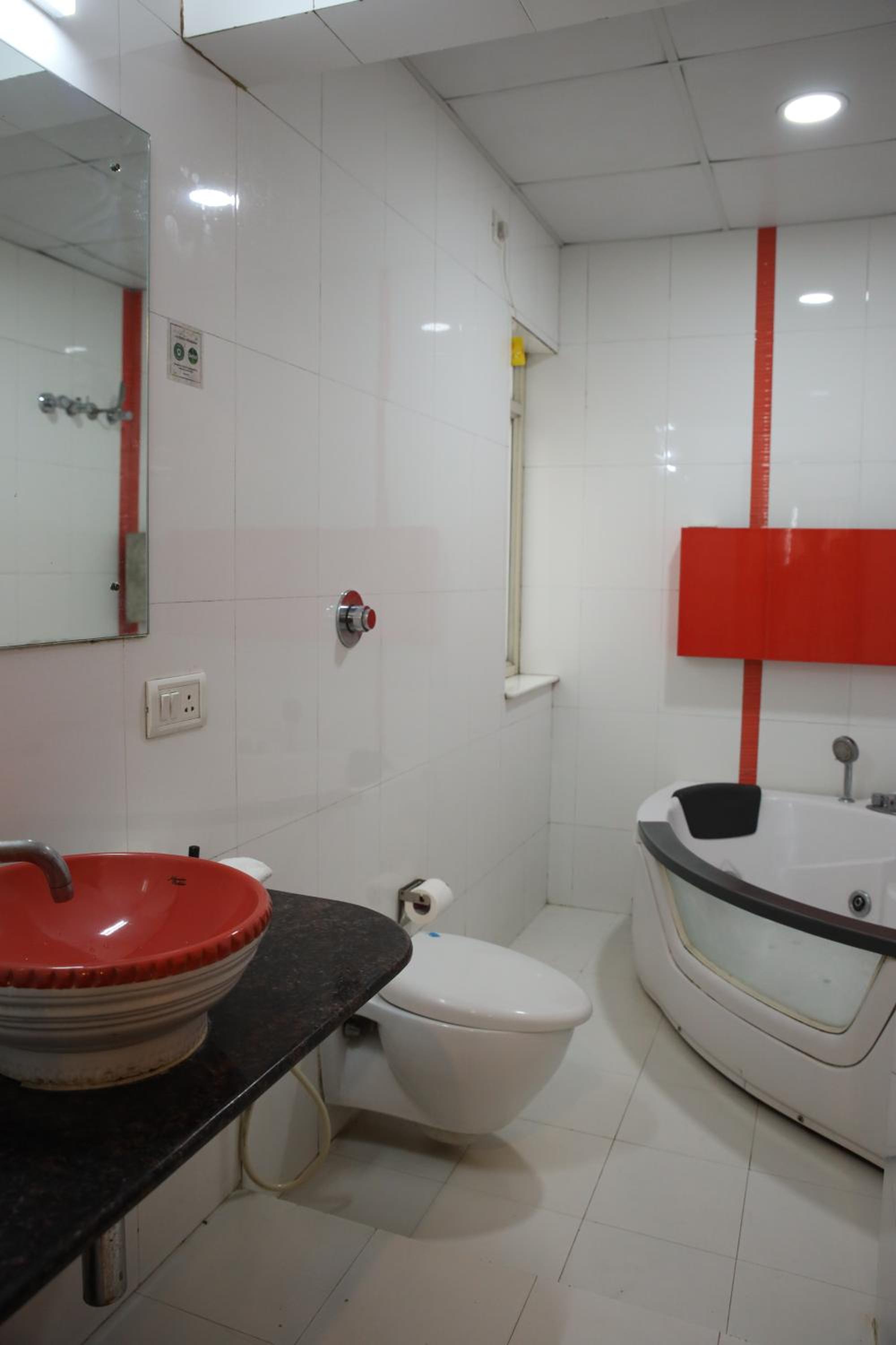 Deluxe Queen Room - Photo 17