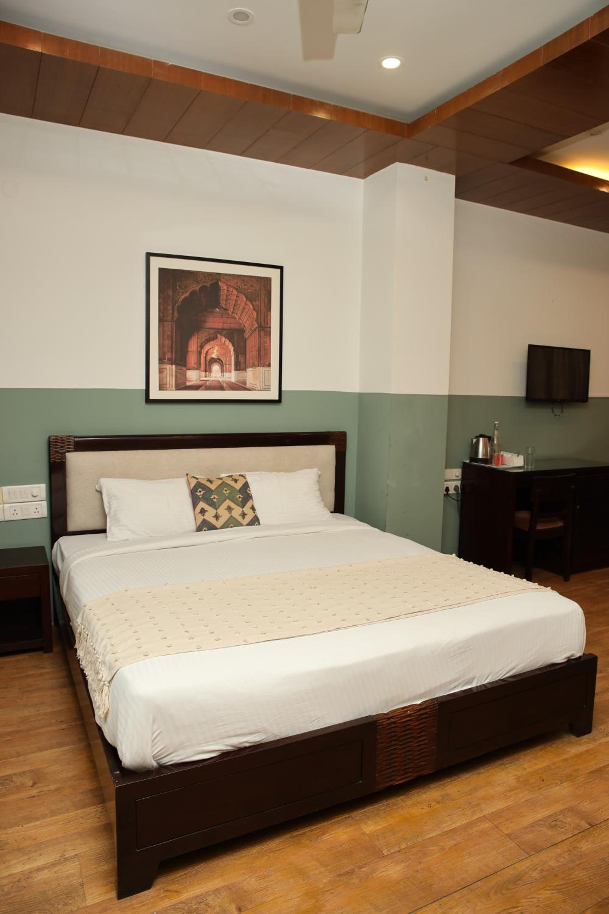 Standard Twin Room - Photo 12