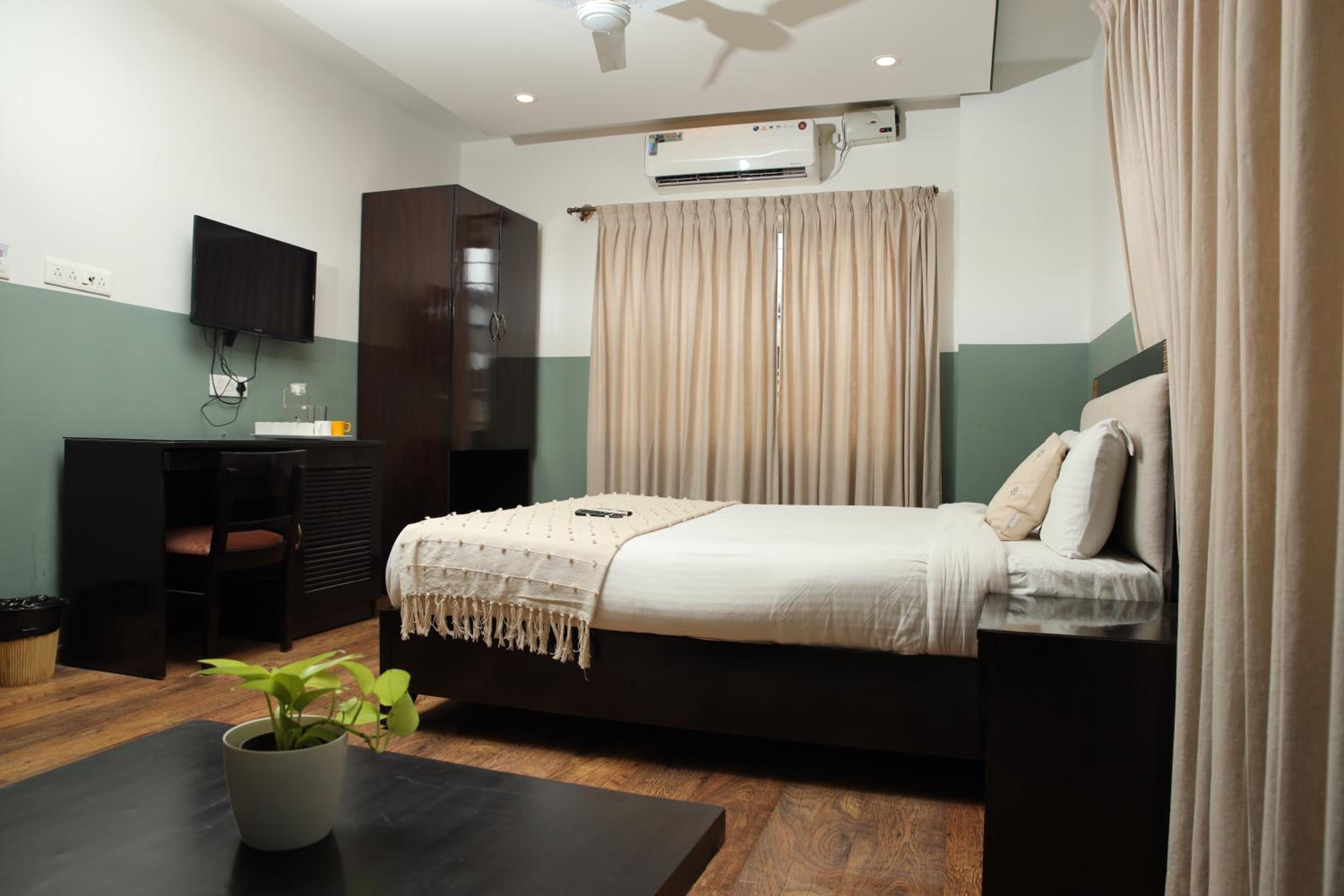 Standard Twin Room - Photo 17