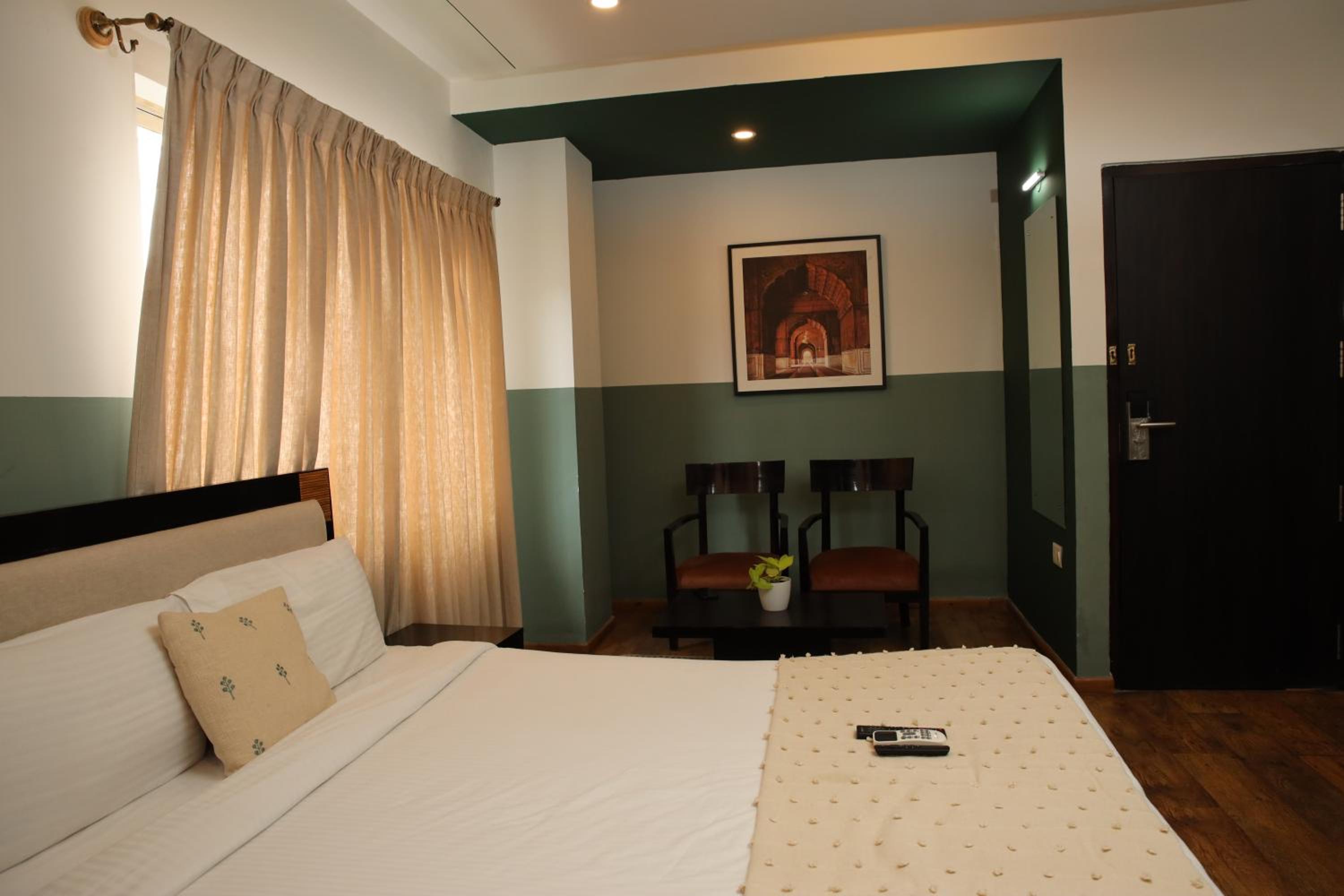 Standard Twin Room - Photo 9