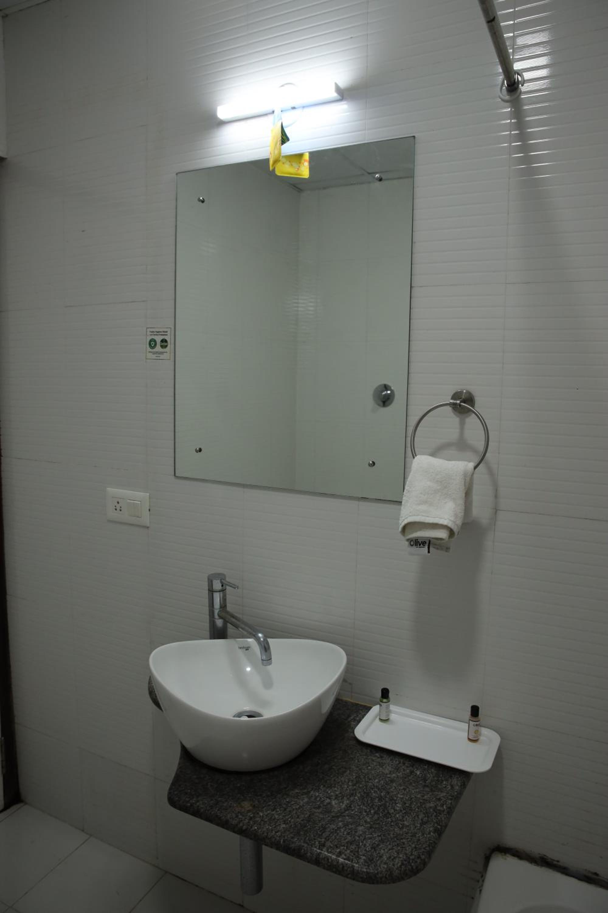 Deluxe Queen Room - Photo 22