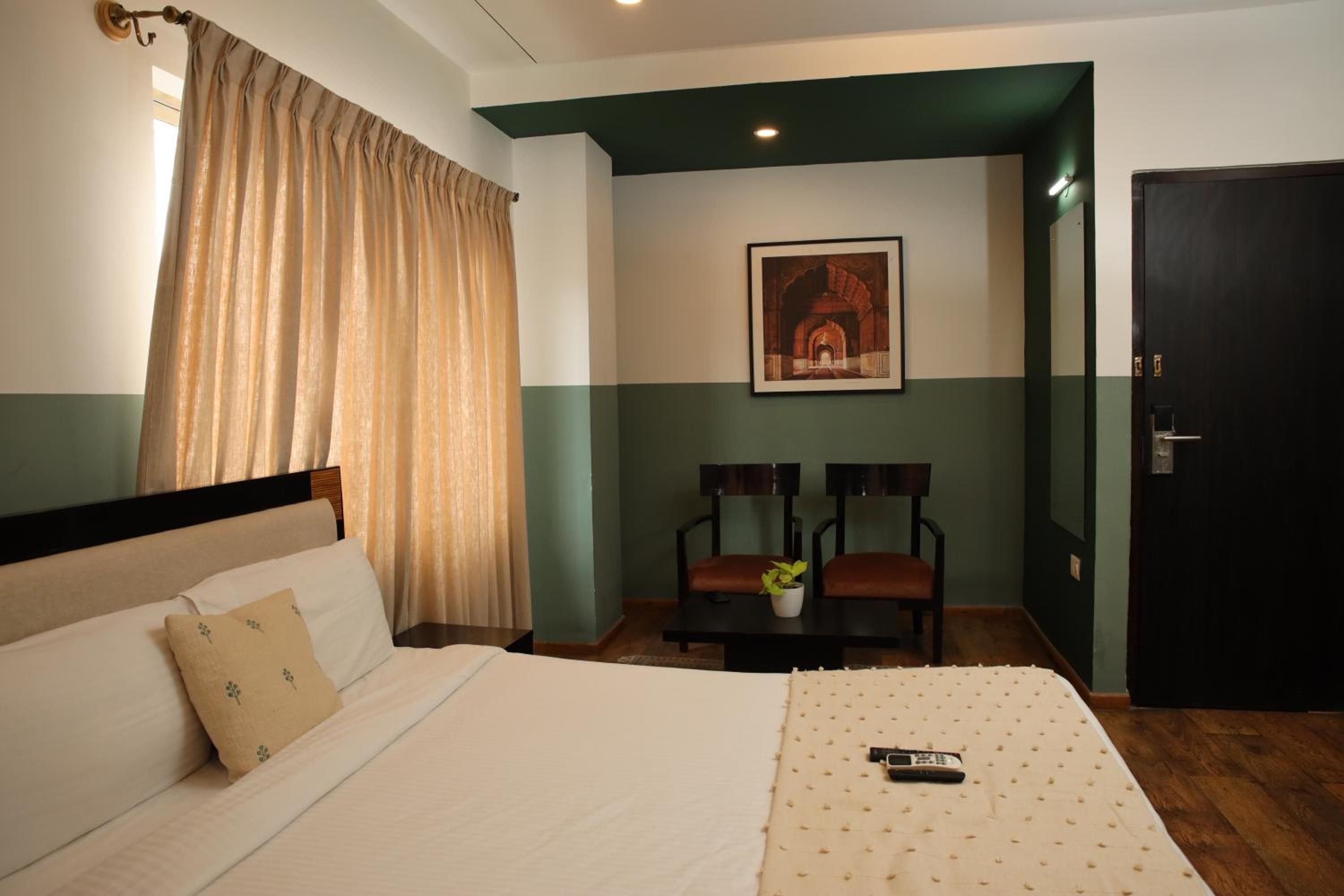 Deluxe Queen Room - Photo 21