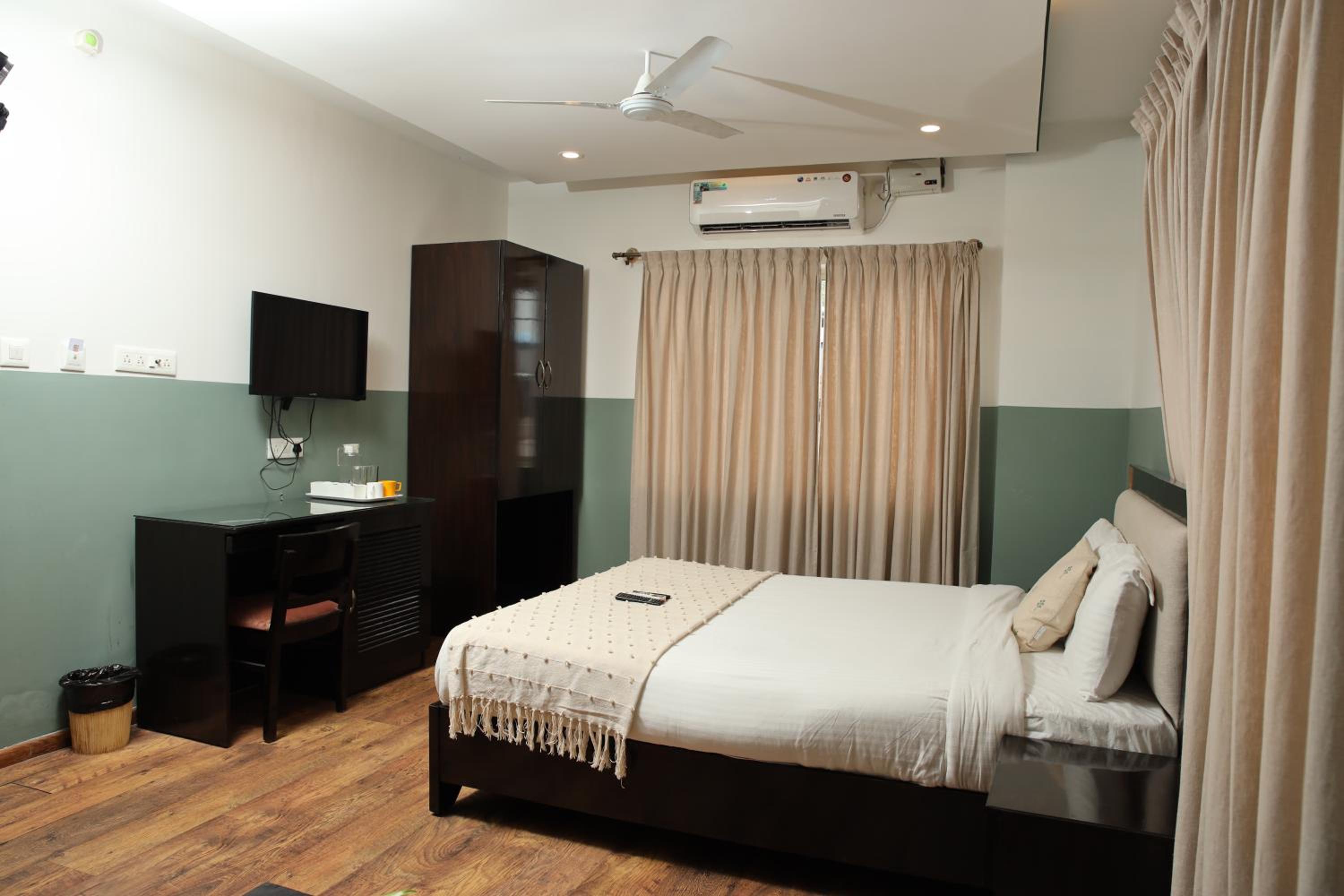 Standard Twin Room - Photo 14