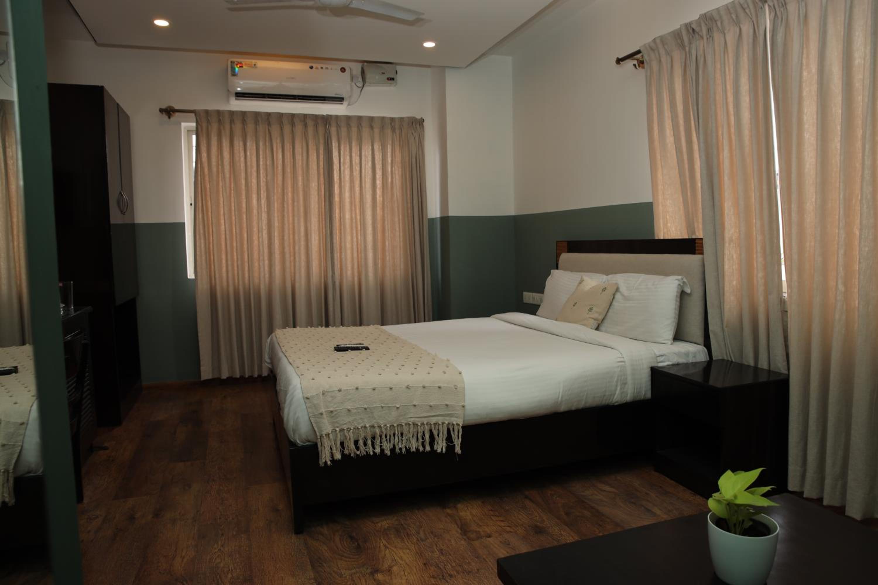 Standard Twin Room - Photo 11