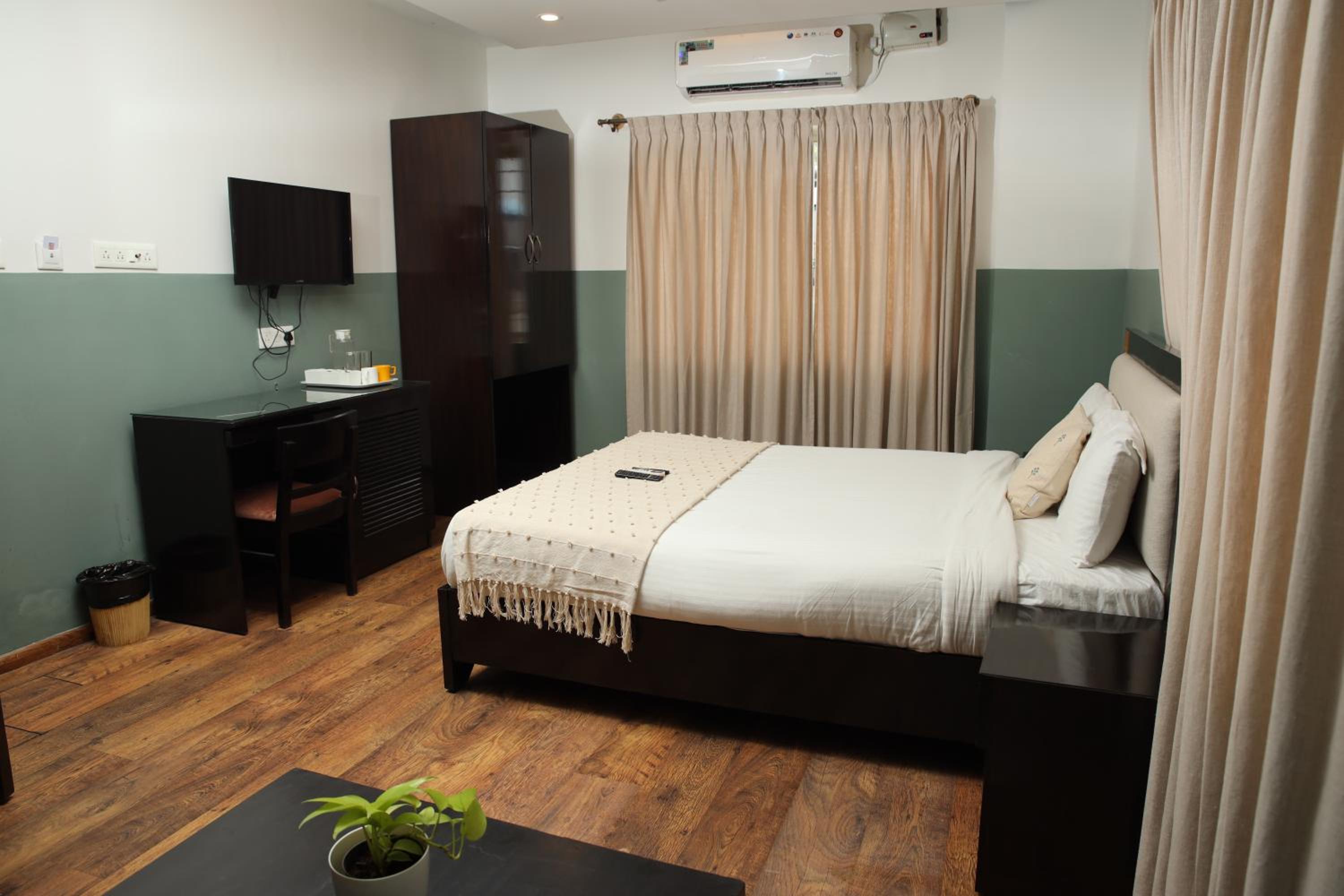 Standard Twin Room - Photo 16