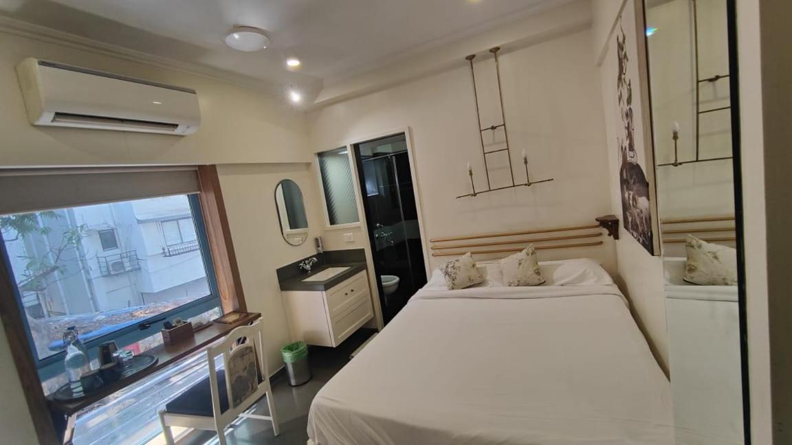 Executive Room - Photo 9