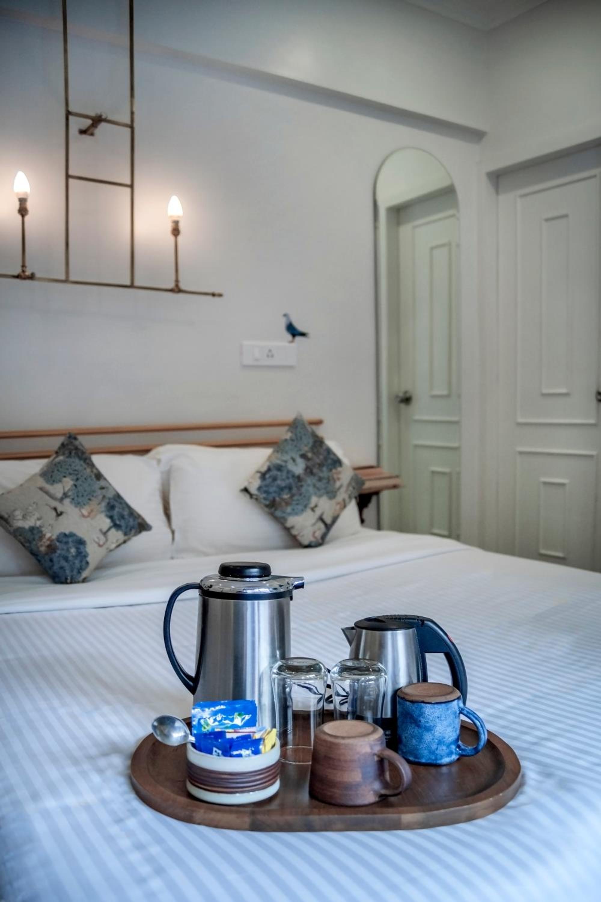 Luxury Room Queen Bed - Photo 8