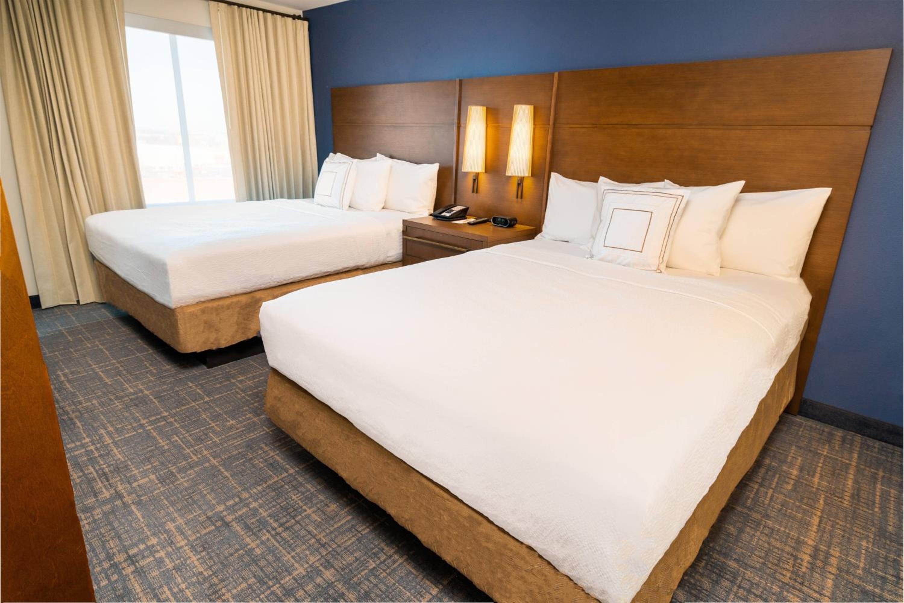 1 Bedroom Suite, 2 Queen, Sofa bed - Photo 1