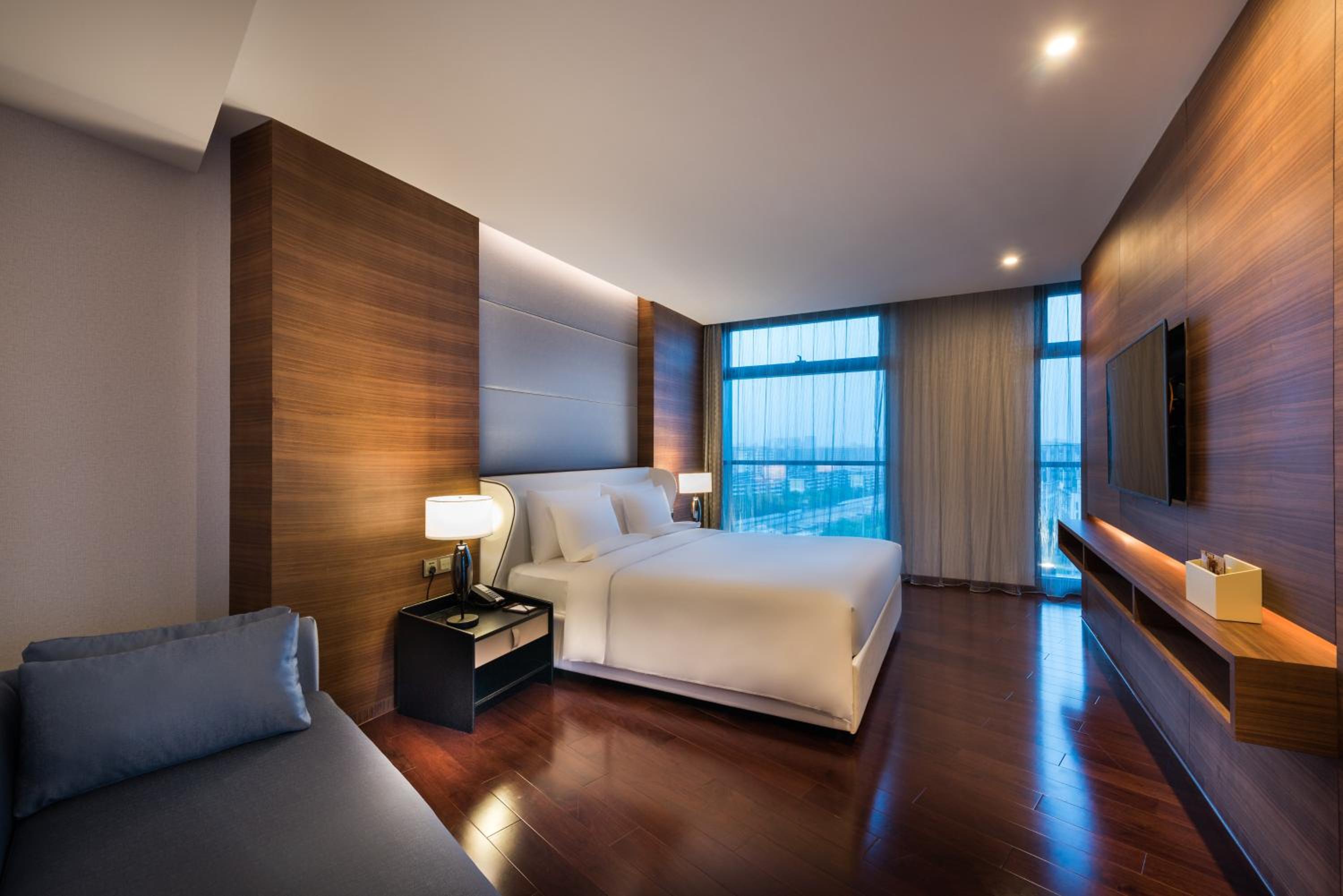 Superior King Suite