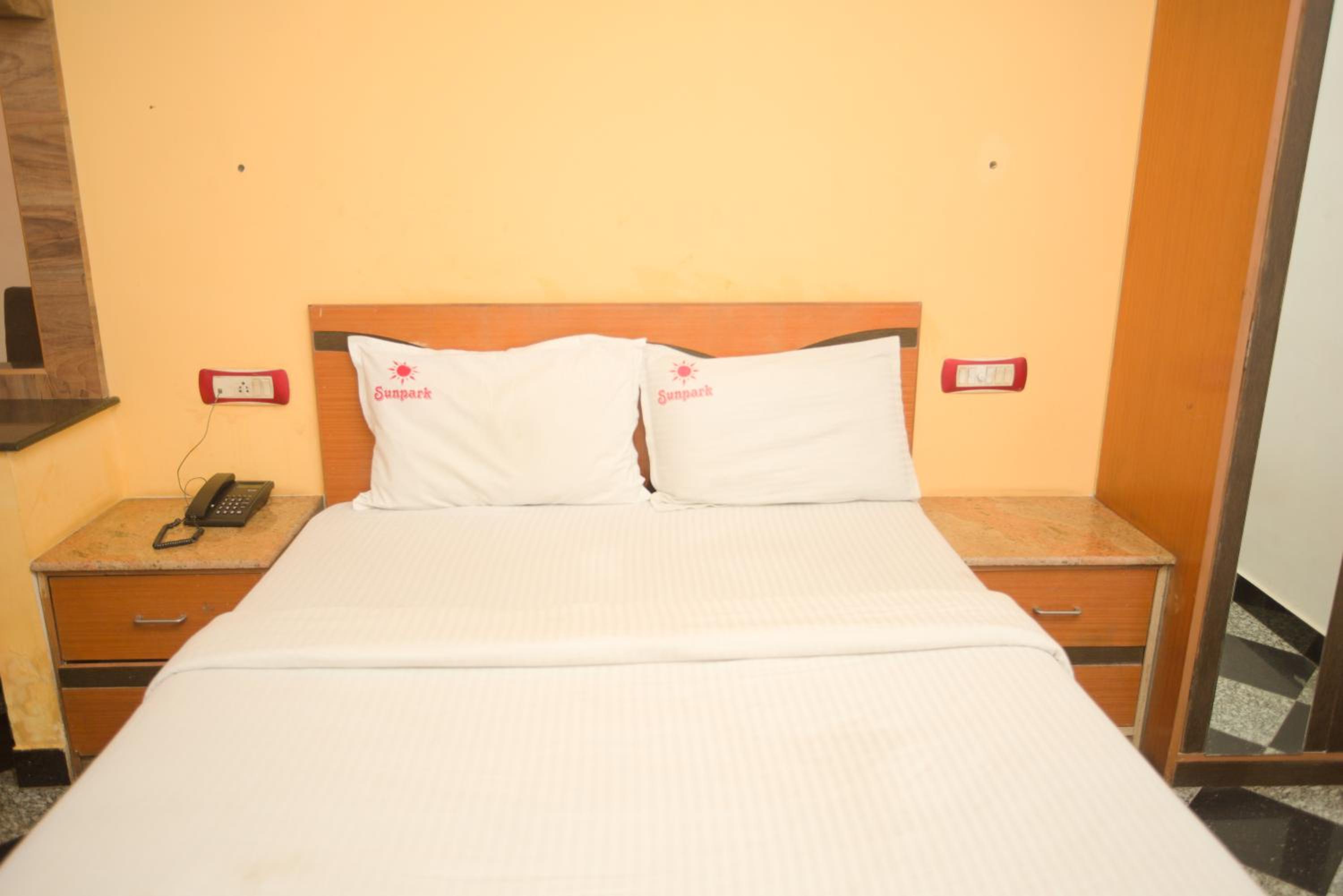 Deluxe Room - Photo 10