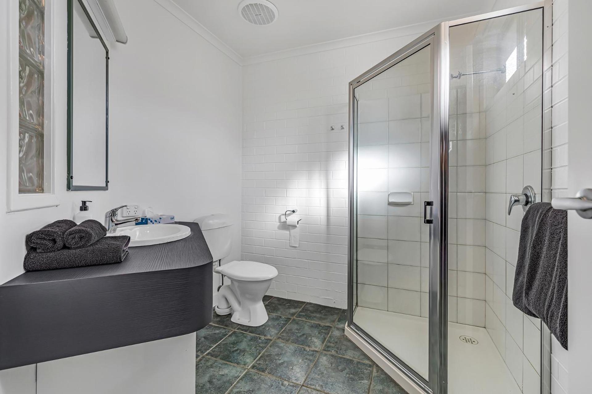 Deluxe Triple Room with Spa Bath photo 2