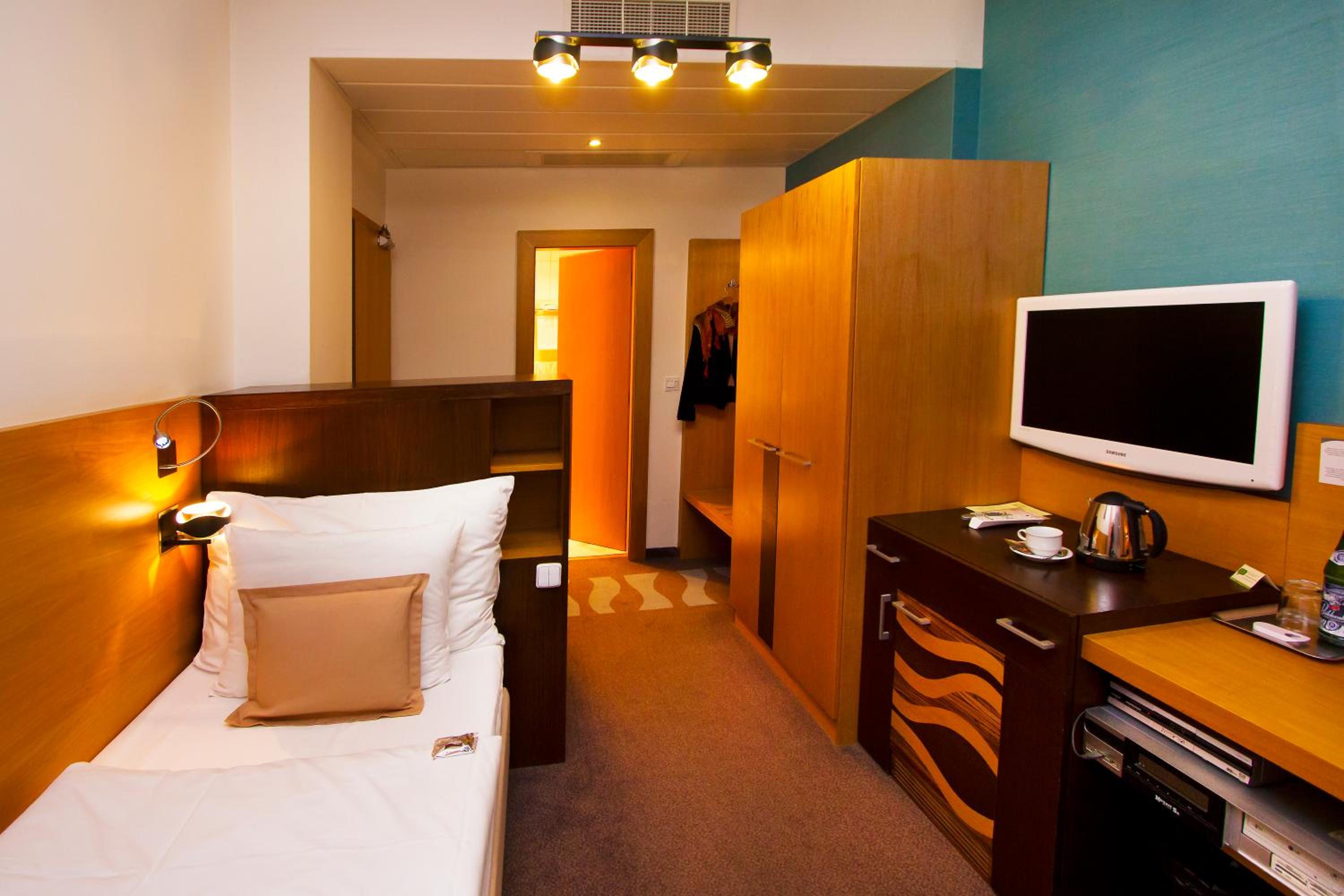 Single Room photo 2