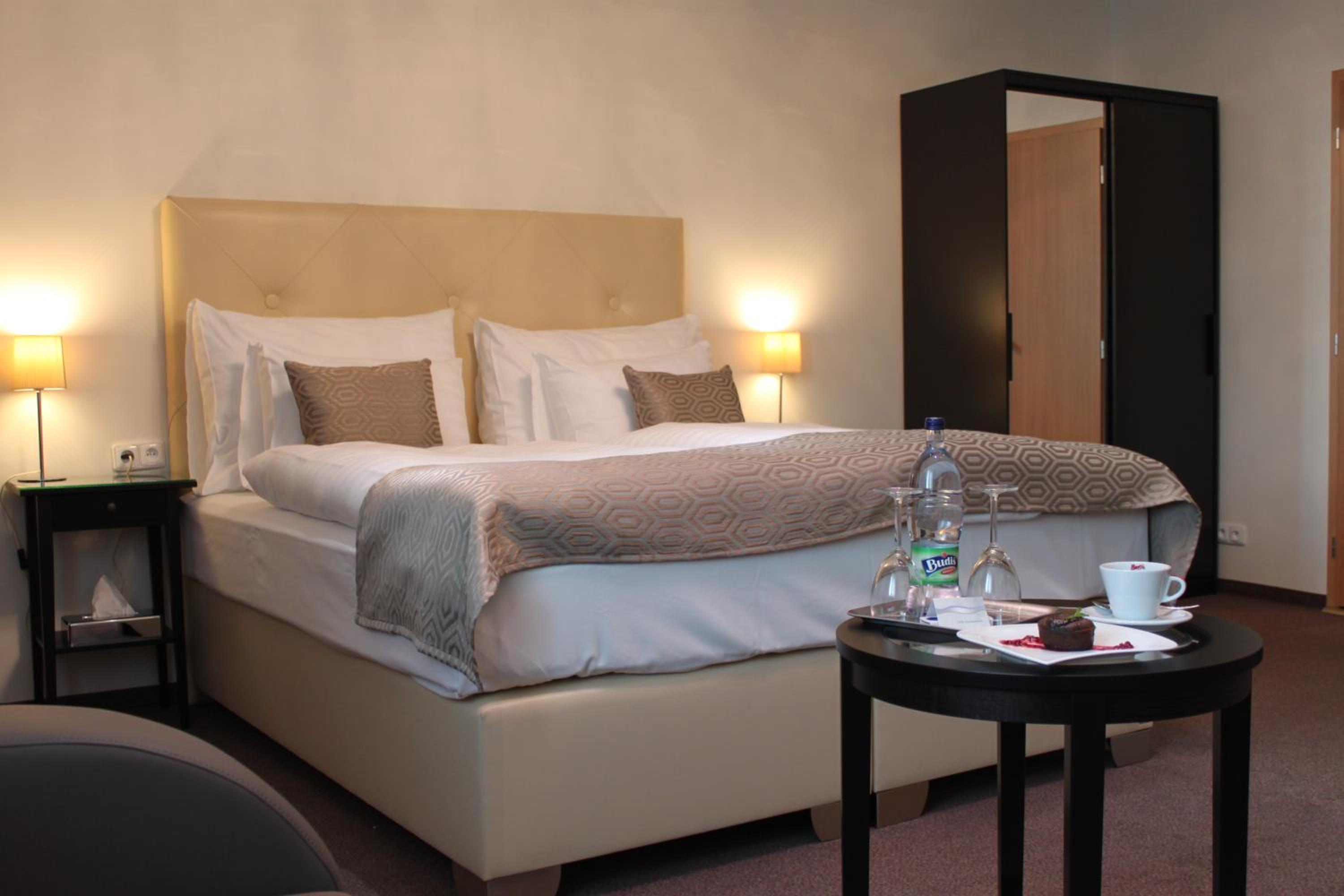 Deluxe Double Room with Shower photo 2
