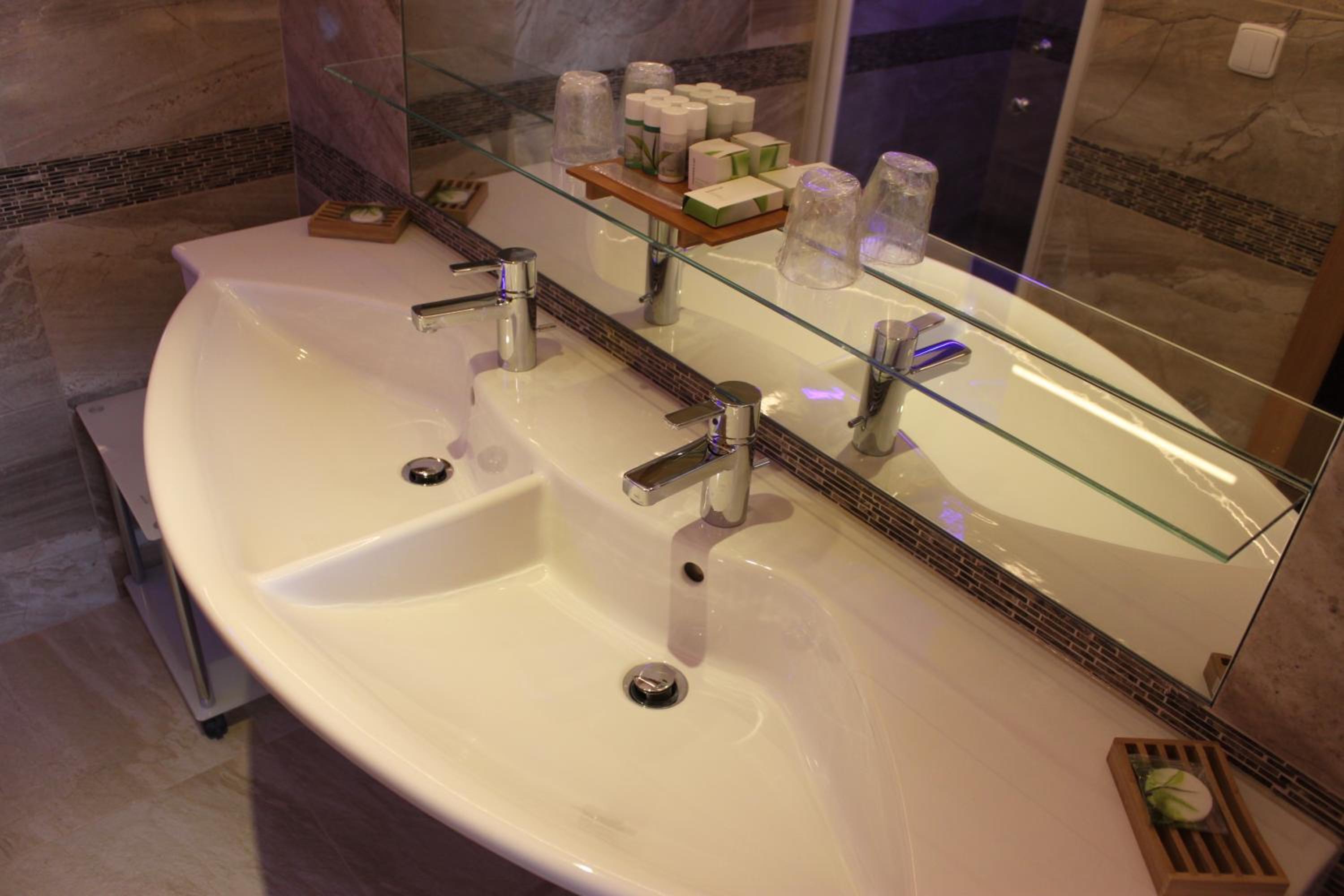 Deluxe Double Room with Shower photo 3