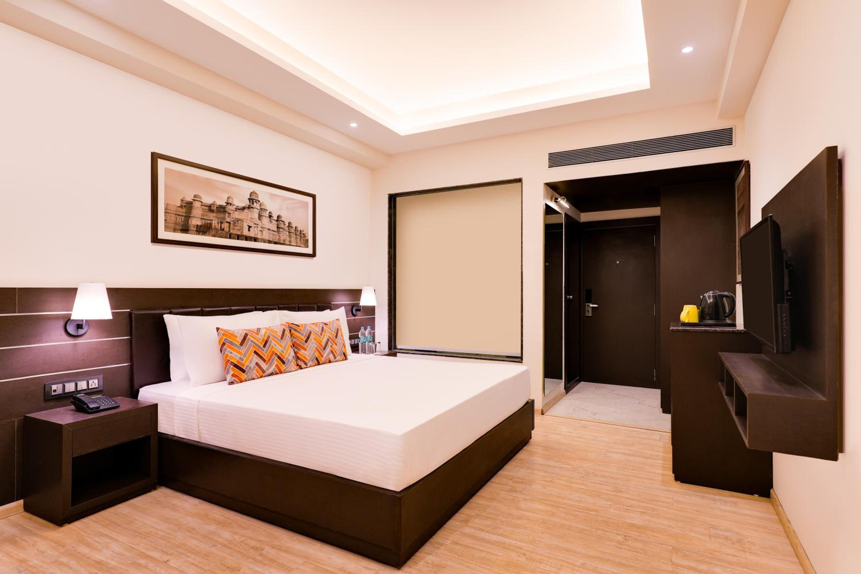 Superior King Room - Photo 7