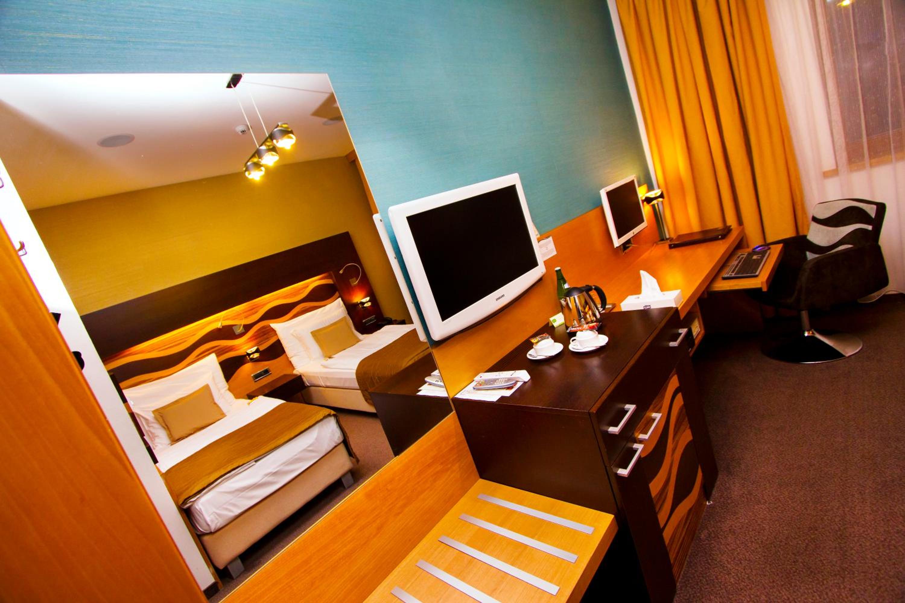 Twin Room - Photo 4