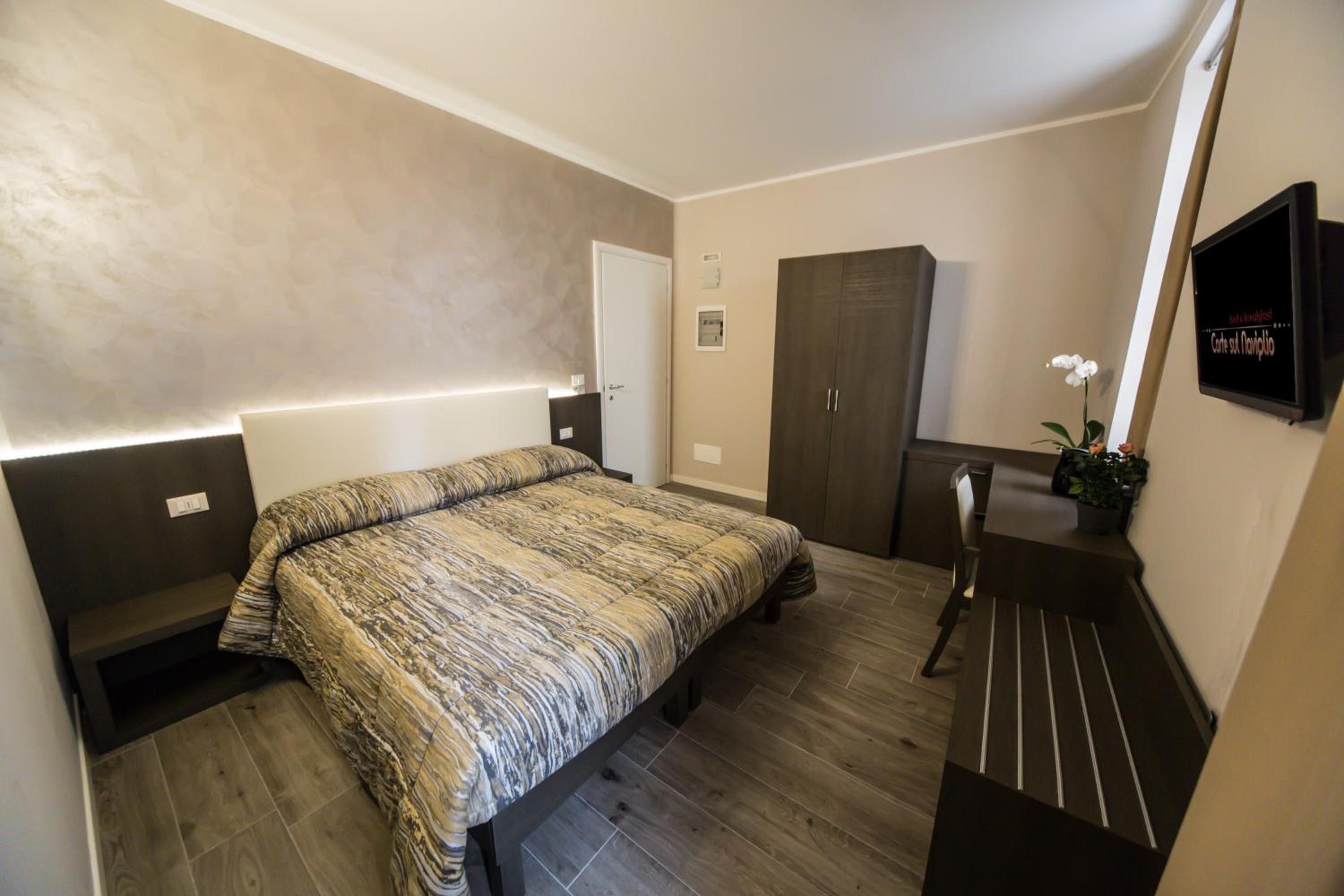 Double or Twin Room with Bathroom - Photo 5
