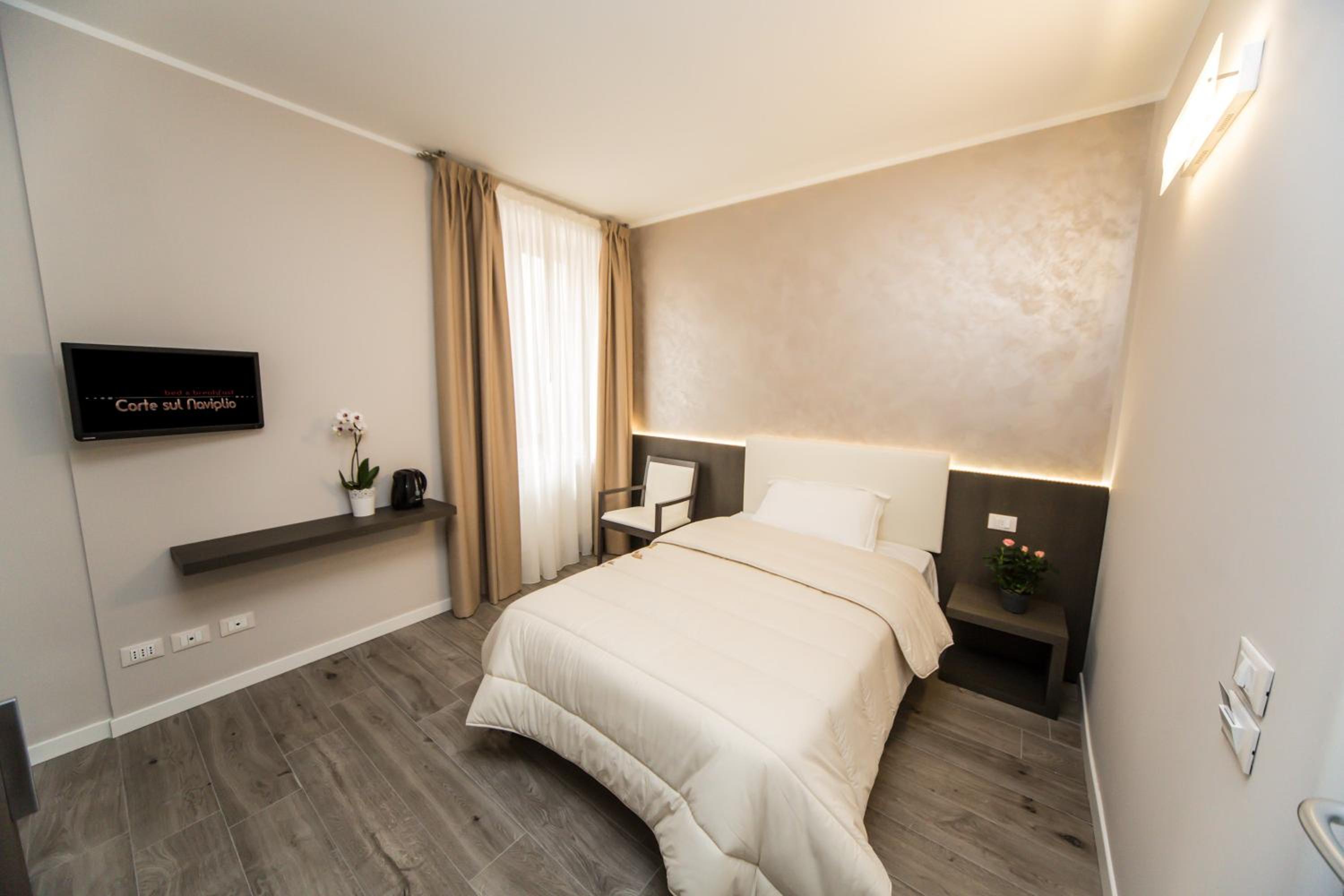 Single Room with Private Bathroom photo 1